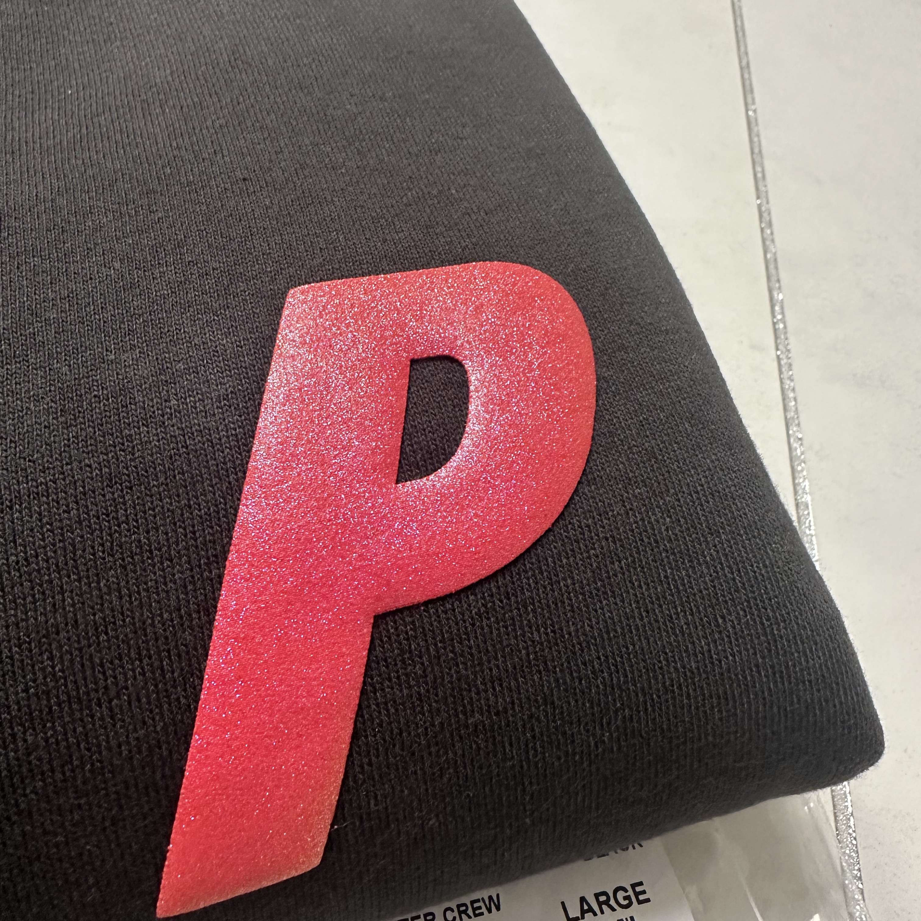 Palace P3 Glitter Crew Black - 24FW 착용 스타일 - 2