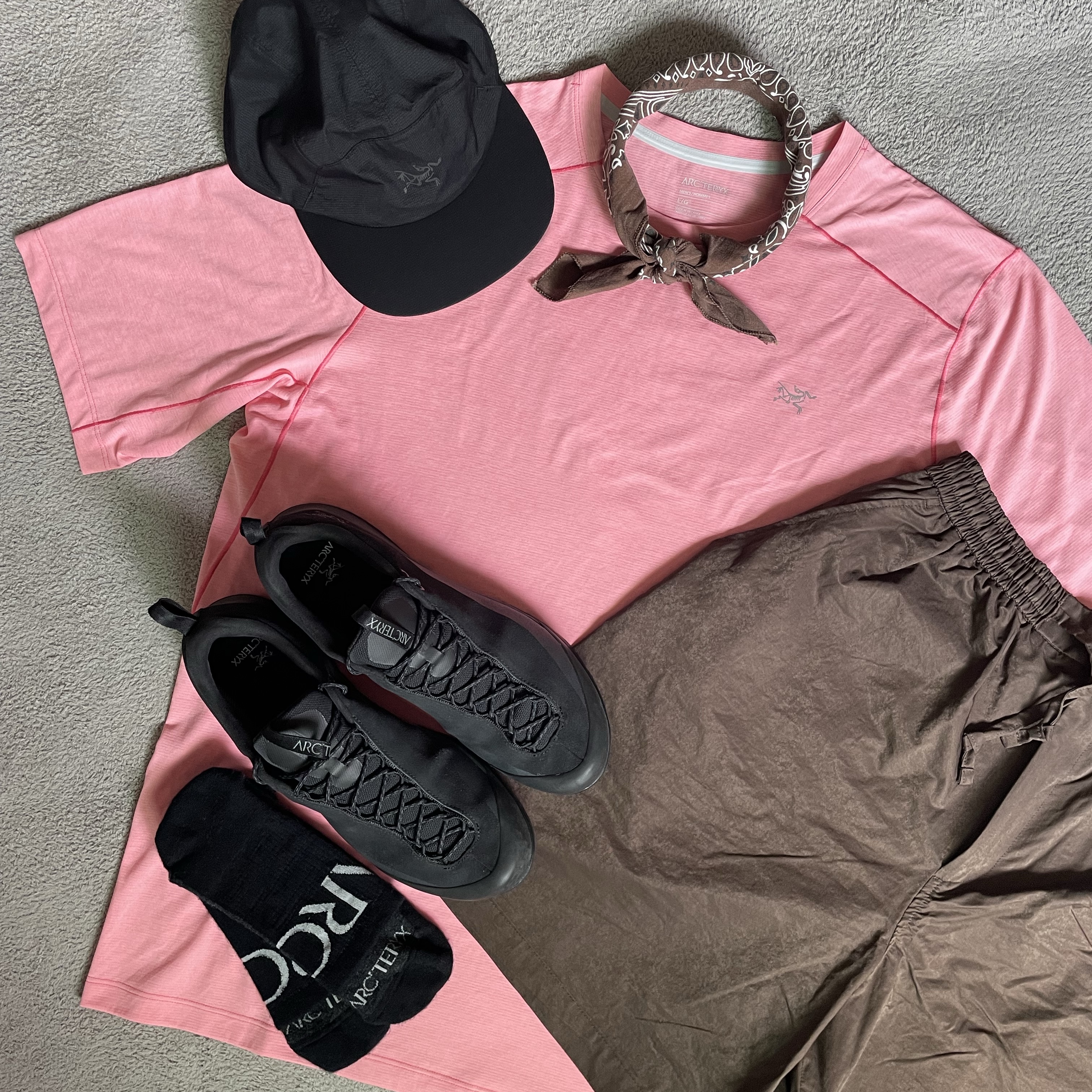 Arc'teryx Norvan Regular Brim Hat Black, Arc'teryx Konseal FL 2 Leather GTX Black 착용 스타일