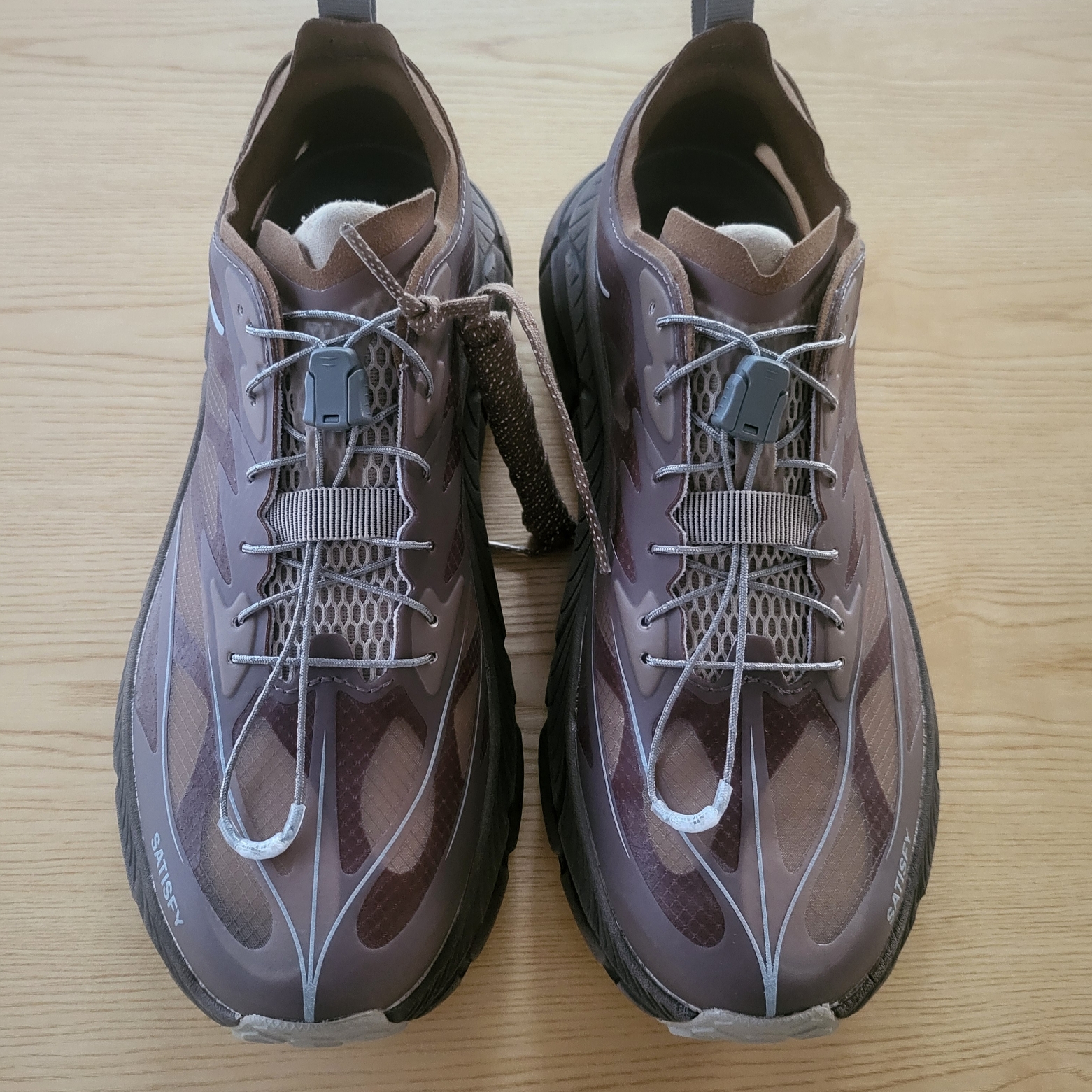 Hoka x Satisfy Mafate Speed 4 Lite Rubber 착용 스타일 - 1