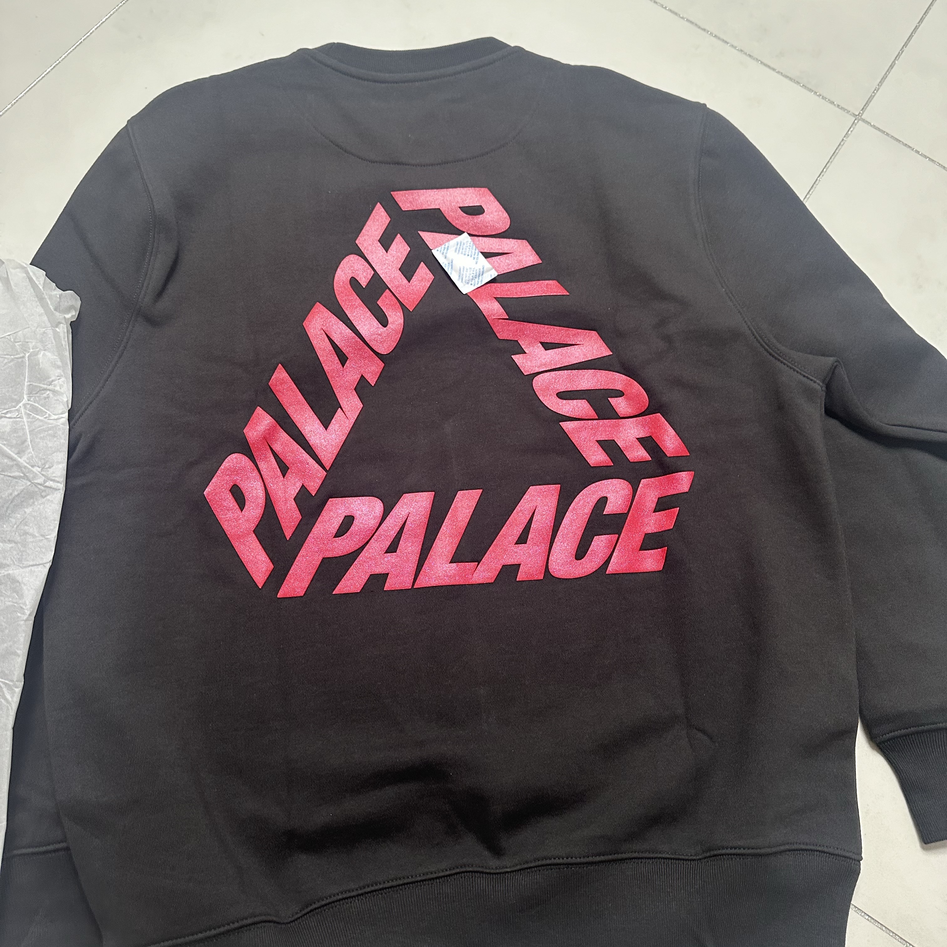 Palace P3 Glitter Crew Black - 24FW 착용 스타일 - 3