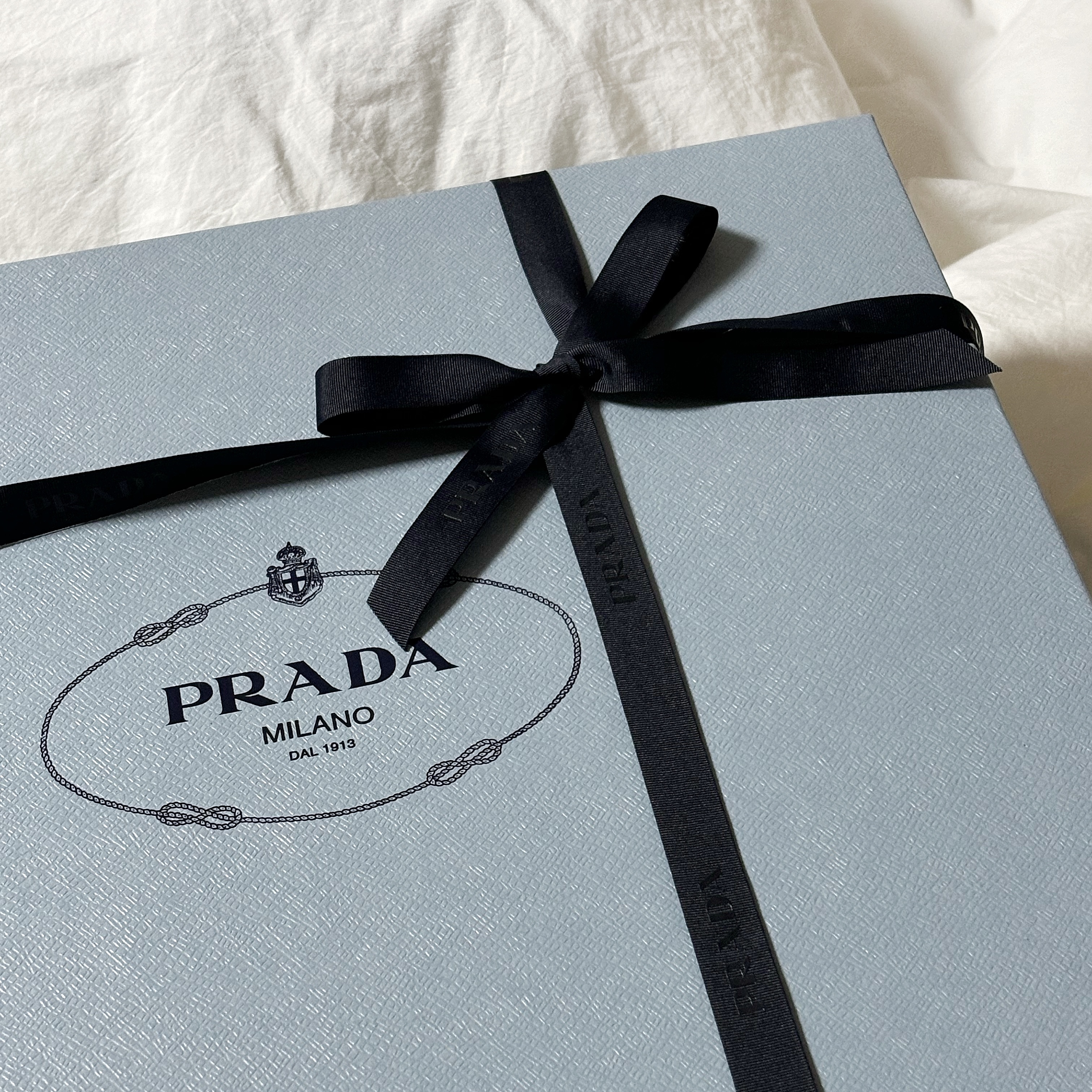 (W) Prada Monolith Patent Leather Loafers Black 착용 스타일 - 2
