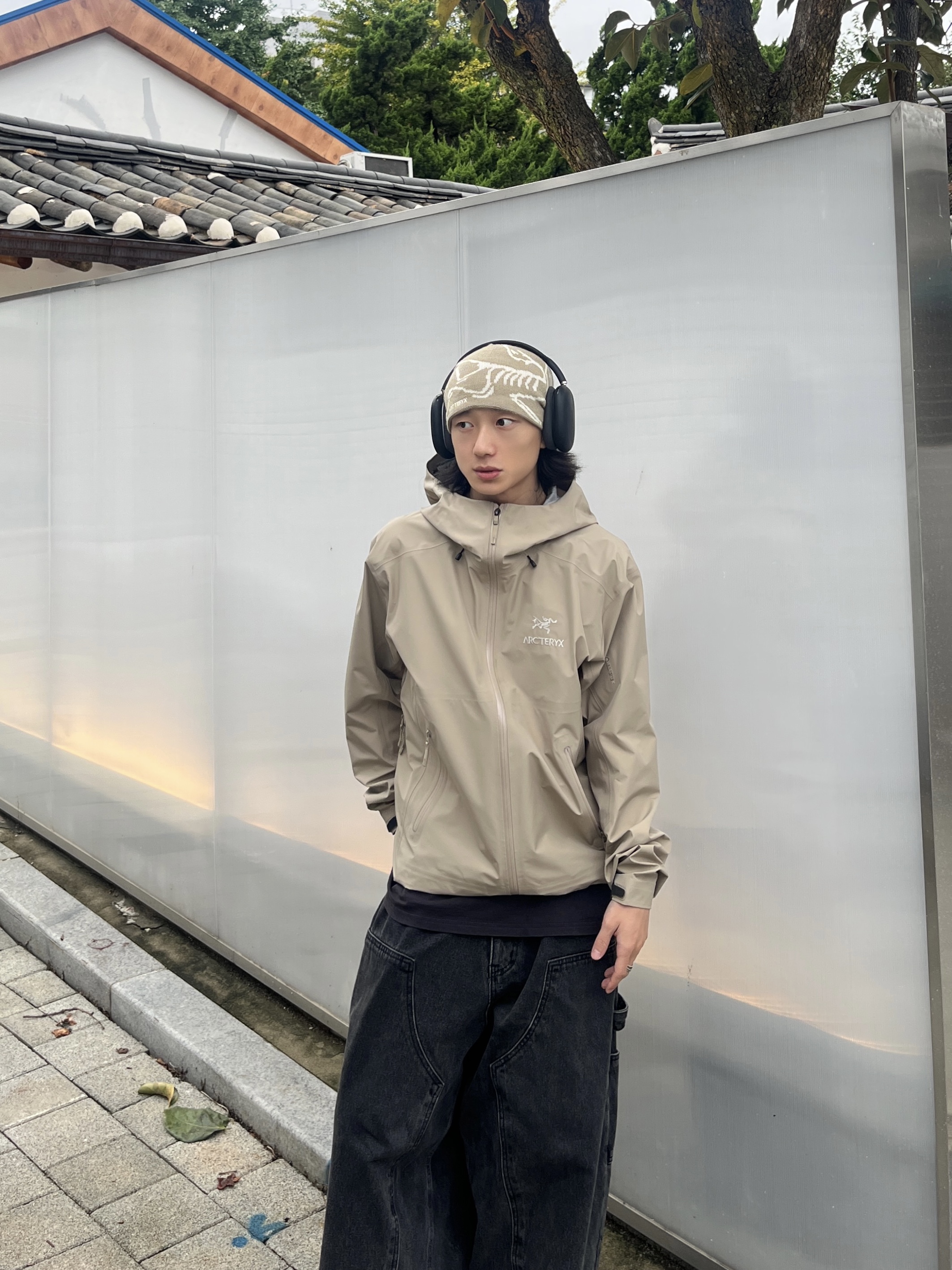 Arc'teryx Beta LT Jacket Smoke Bluff 착용 스타일 - 2