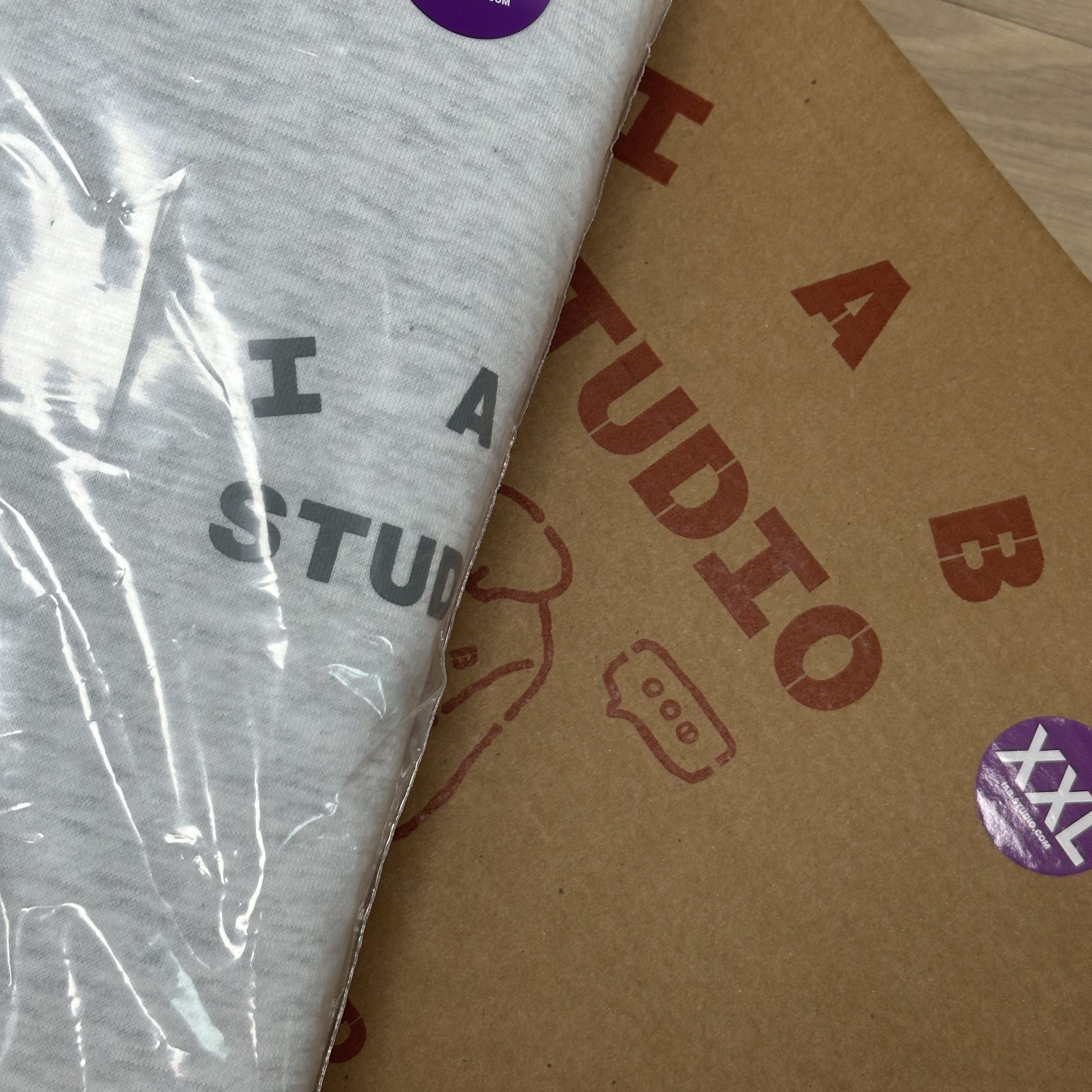 IAB Studio Hoodie Light Gray 착용 스타일