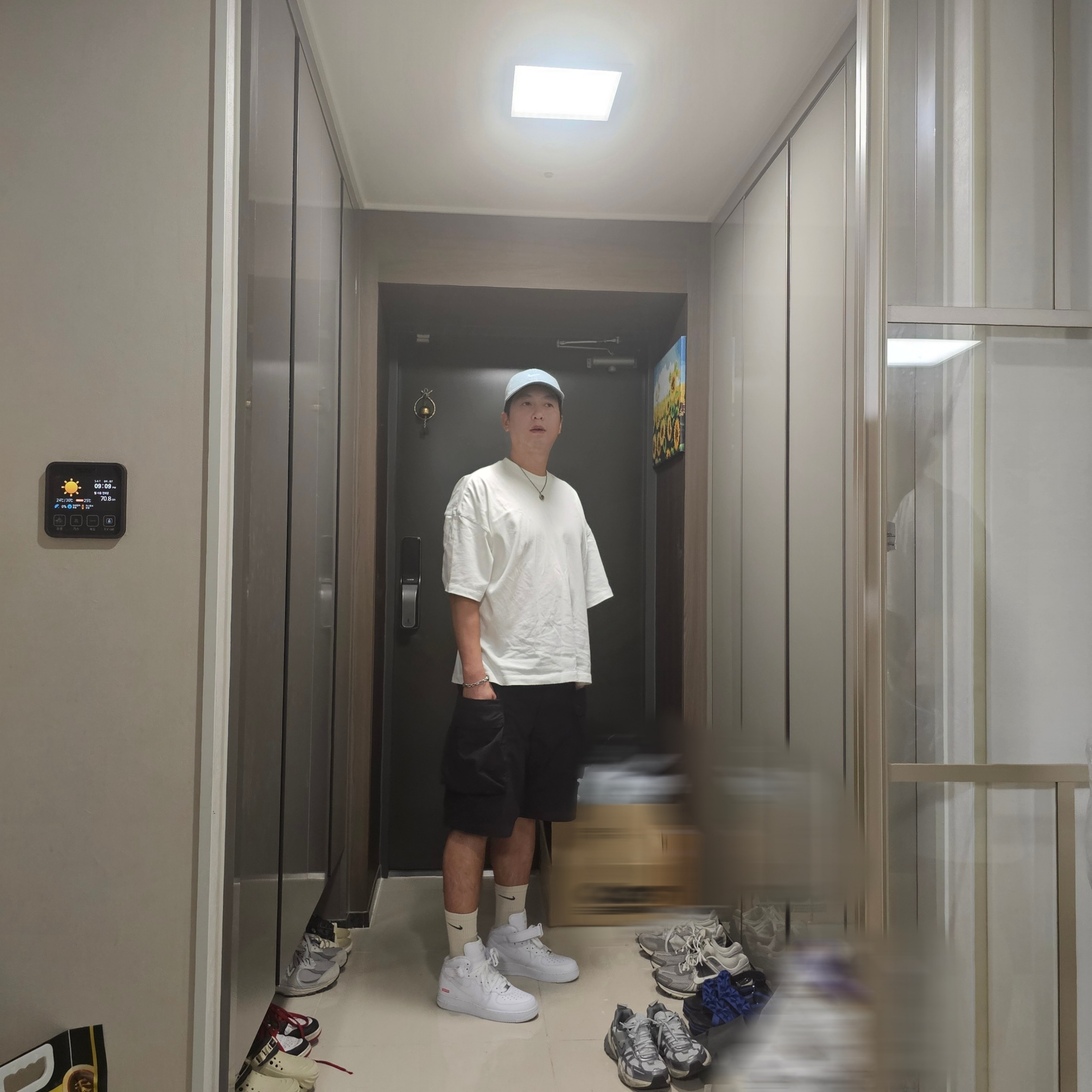 Nike x Supreme Air Force 1 Mid White, Nike x Jacquemus Short Sleeve T-Shirt White - Asia 착용 스타일 - 3