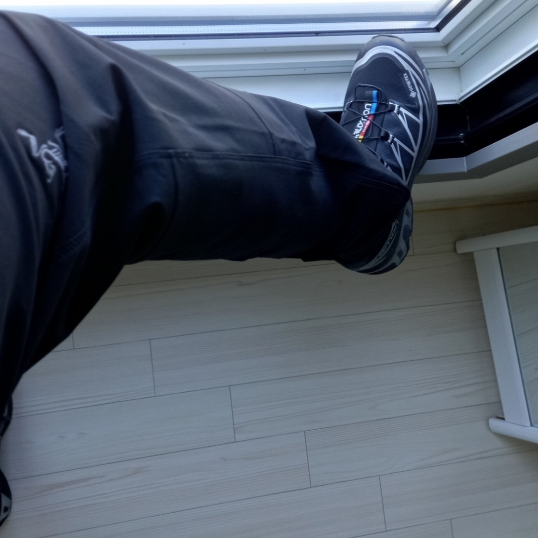 Arc'teryx Beta Jacket Black, Arc'teryx Gamma Quick Dry Pants Black 착용 스타일 - 3