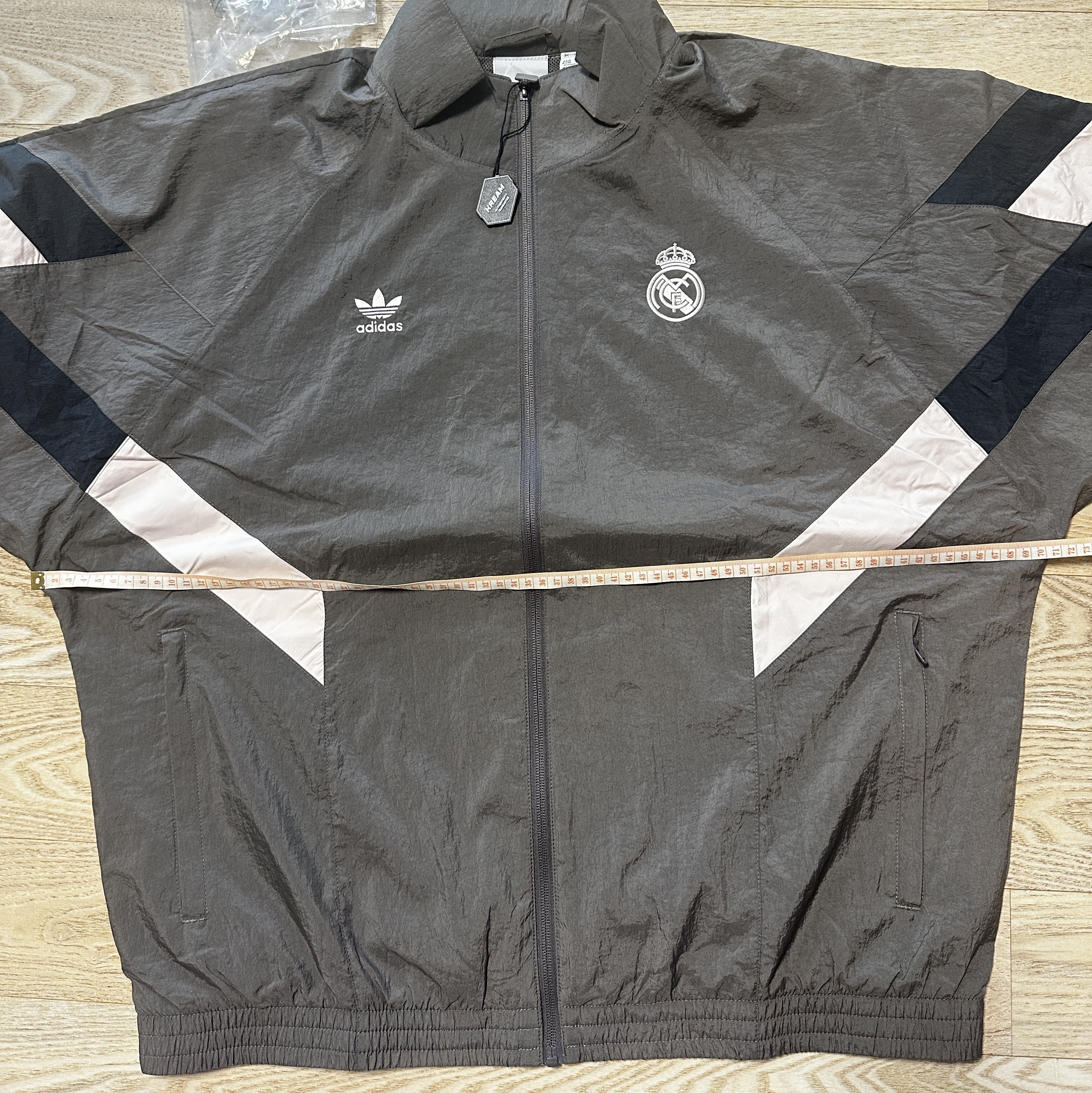 Adidas Real Madrid Originals Track Top Charcoal Grey - KR Sizing 착용 스타일 - 2
