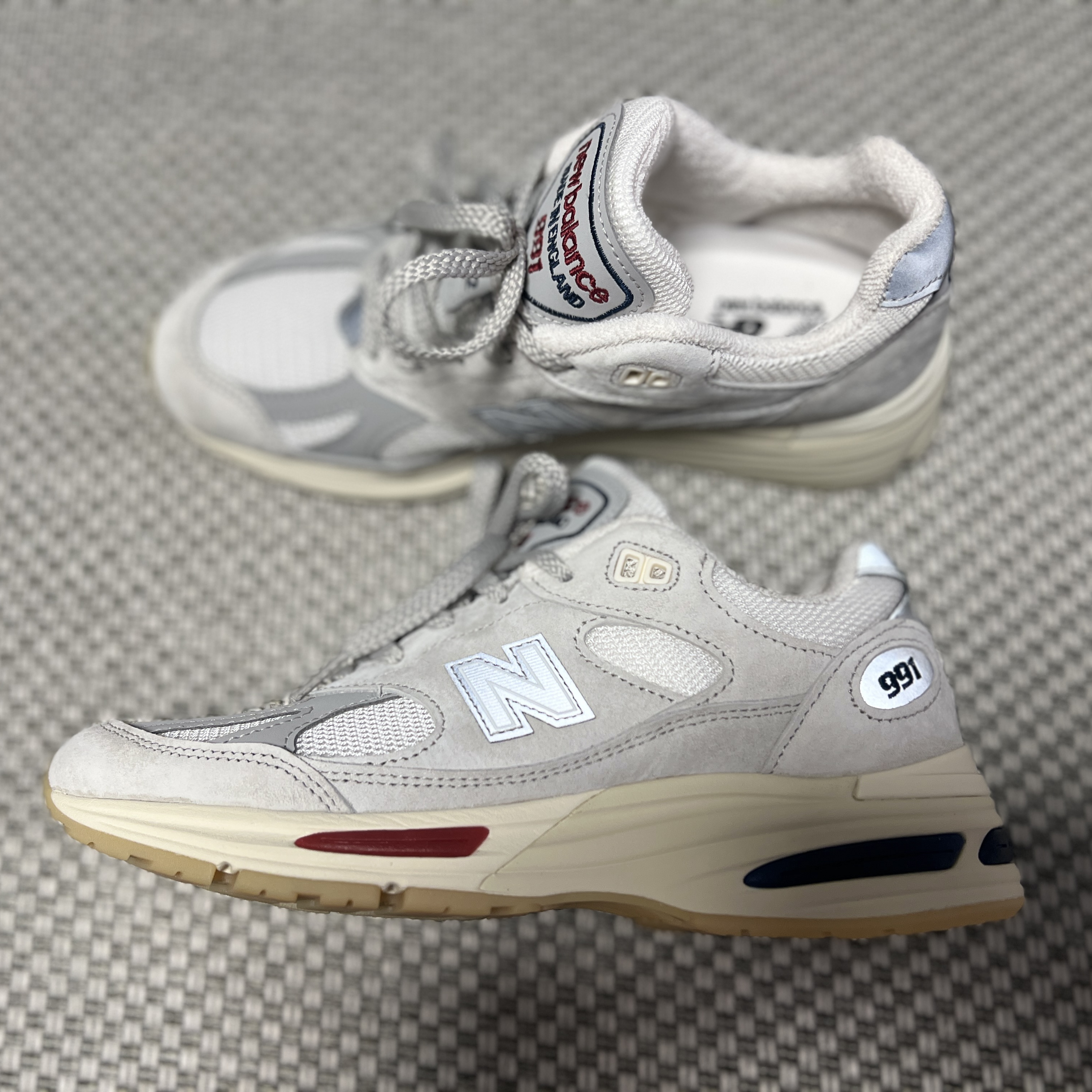 New Balance 991v2 Made in UK Off White Blanc De Blanc 착용 스타일 - 3