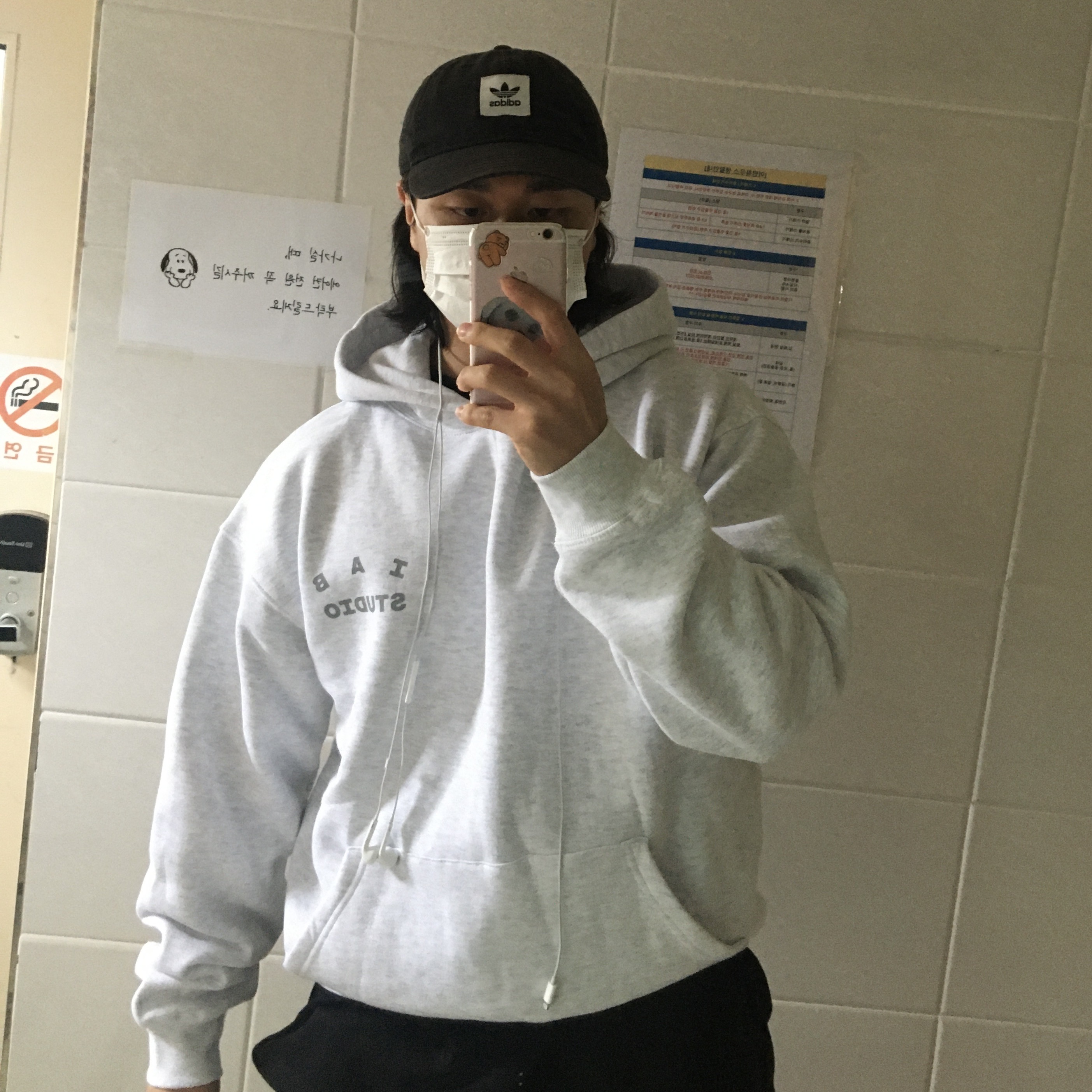 IAB Studio Hoodie Light Gray, IAB Studio 10th Anniversary T-Shirts Pack White & Black (2 Pack) 착용 스타일 - 1