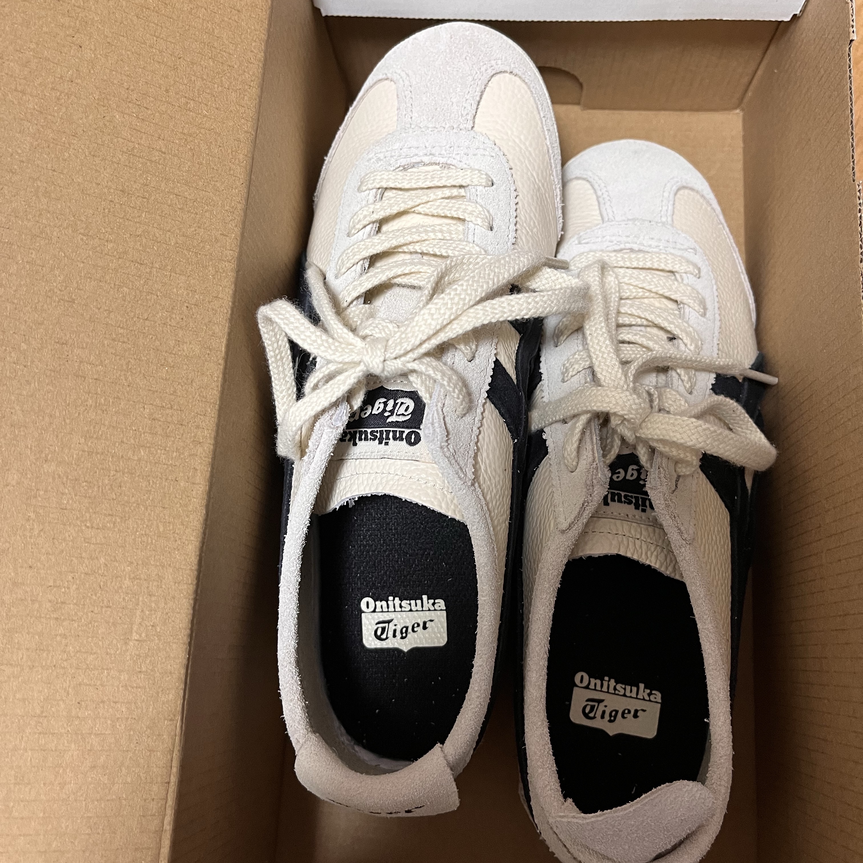 Onitsuka Tiger Mexico 66 Vintage White Black 착용 스타일