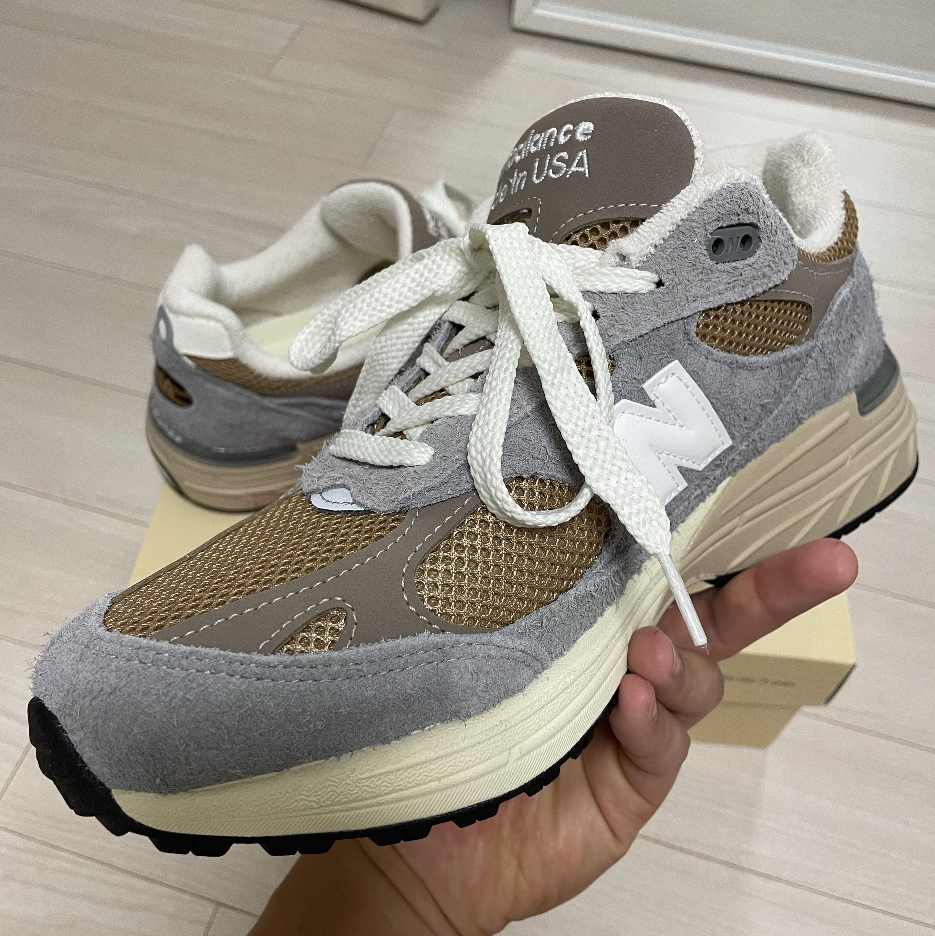 New Balance 993 Made in USA Shadow Grey Driftwood 착용 스타일 - 4