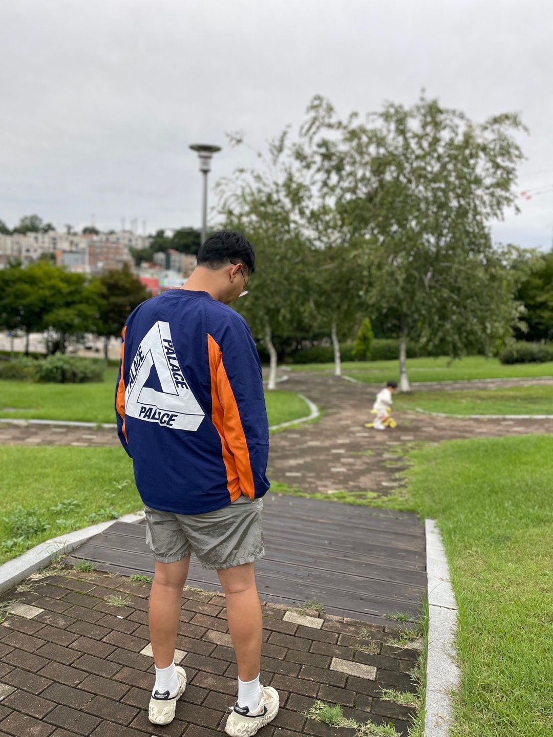 Palace Shell Pullover Jacket Navy - 22SS, Stone Island B0943 Nylon Metal Swimming Trunk Light Grey - 21SS 착용 스타일