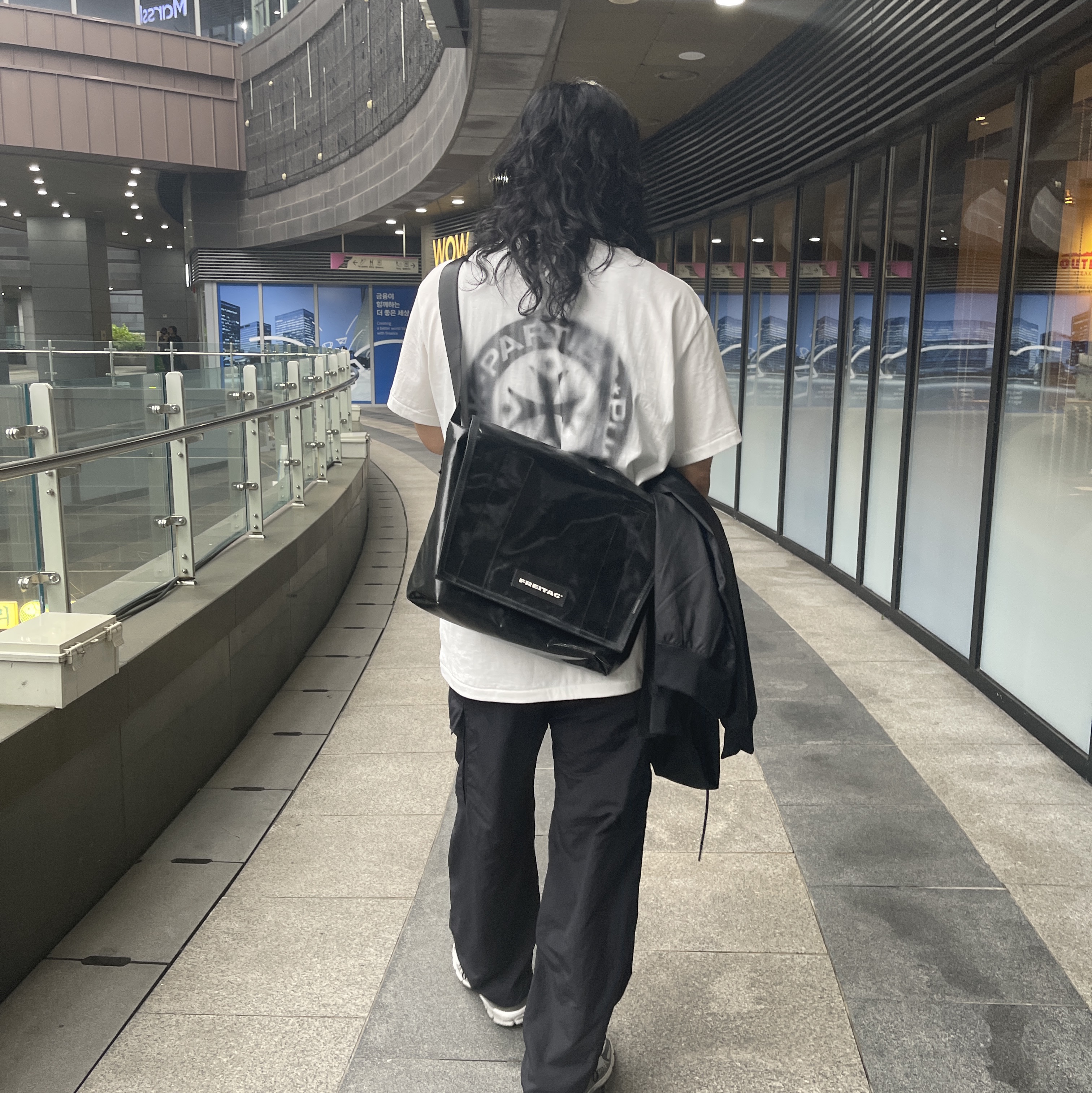 Punch Drunk Parties Veiled  Logo Narrow Tee WHITE 착용 스타일
