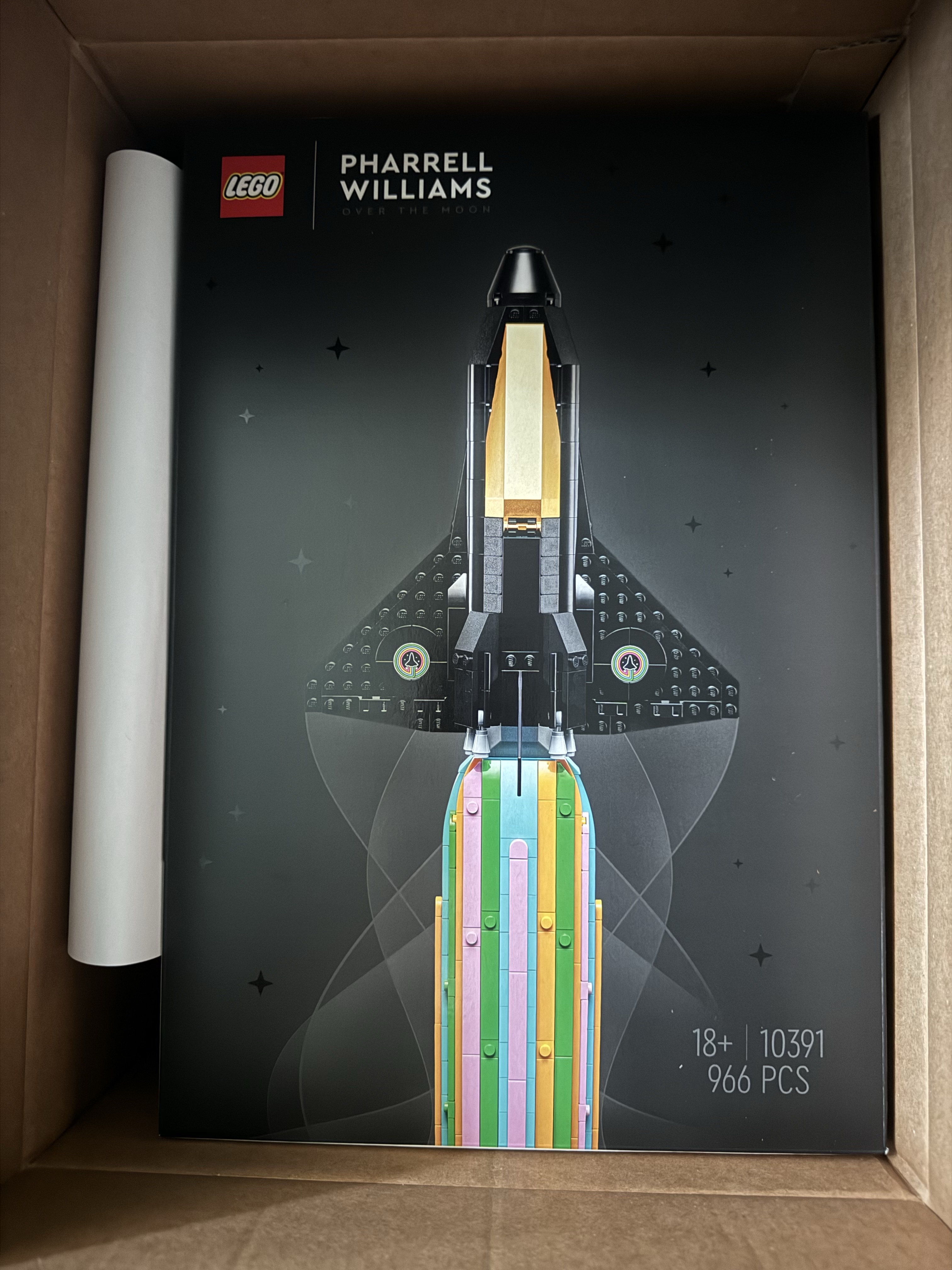 Lego Over the Moon with Pharrell Williams, Adidas x Sporty & Rich Adistar Cushion Cloud White Night Indigo 착용 스타일 - 1