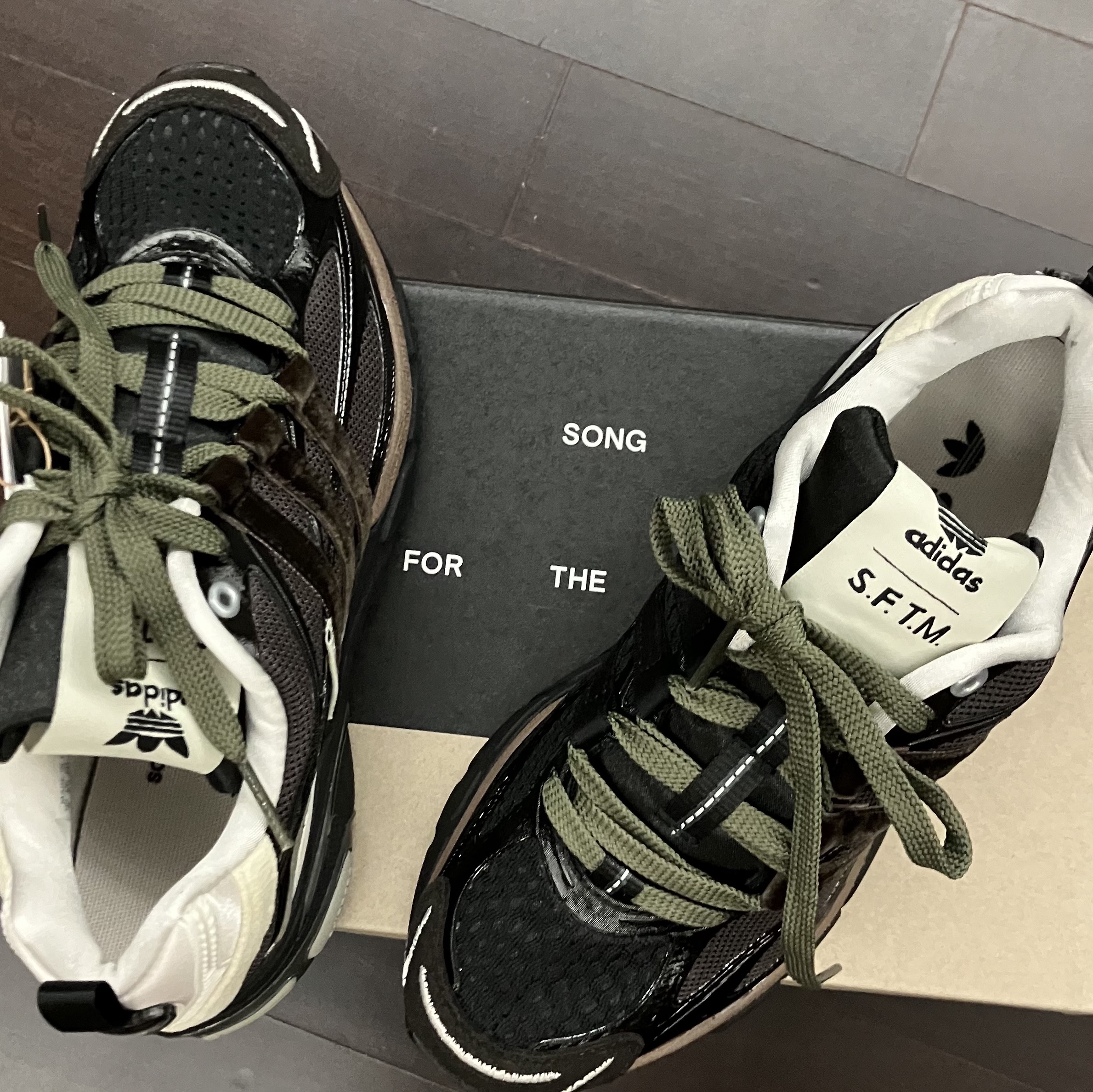 Adidas x Song for the Mute Adistar Cushion Core Black Dark Brown 착용 스타일 - 1