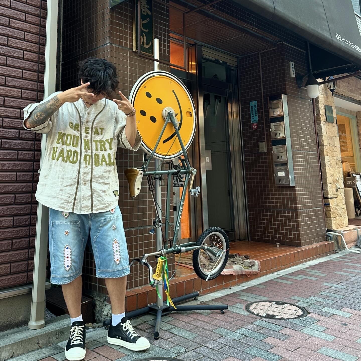 Kapital French Linen Great Kountry Baseball Shirt Beige, Kapital 14 oz. Denim Short Pants Studs Remake Indigo (Processing) 착용 스타일 - 1