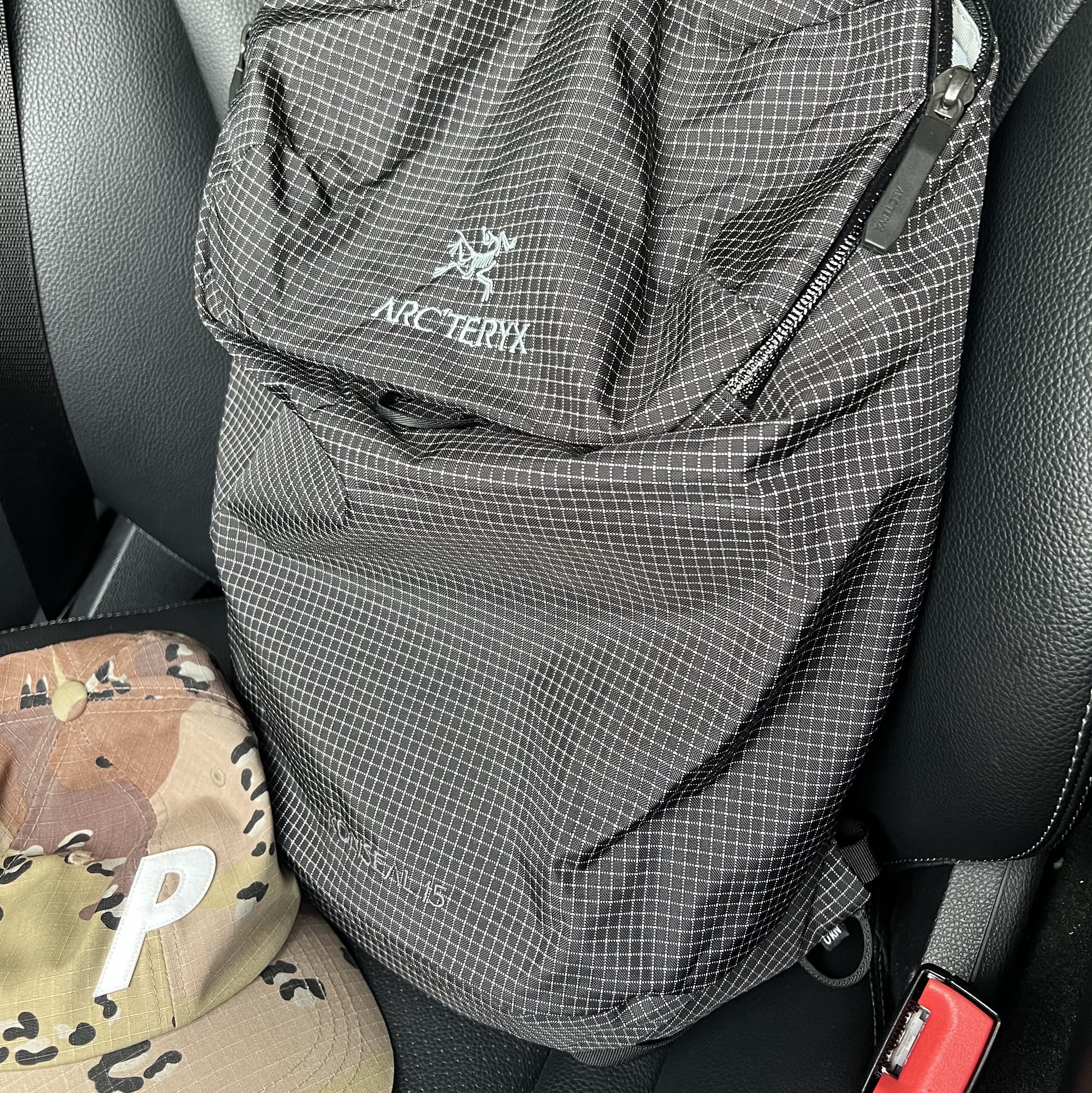 Arc'teryx Konseal 15 Backpack Black, Palace P 6-Panel Cap Choc Chip Camo - 23FW 착용 스타일