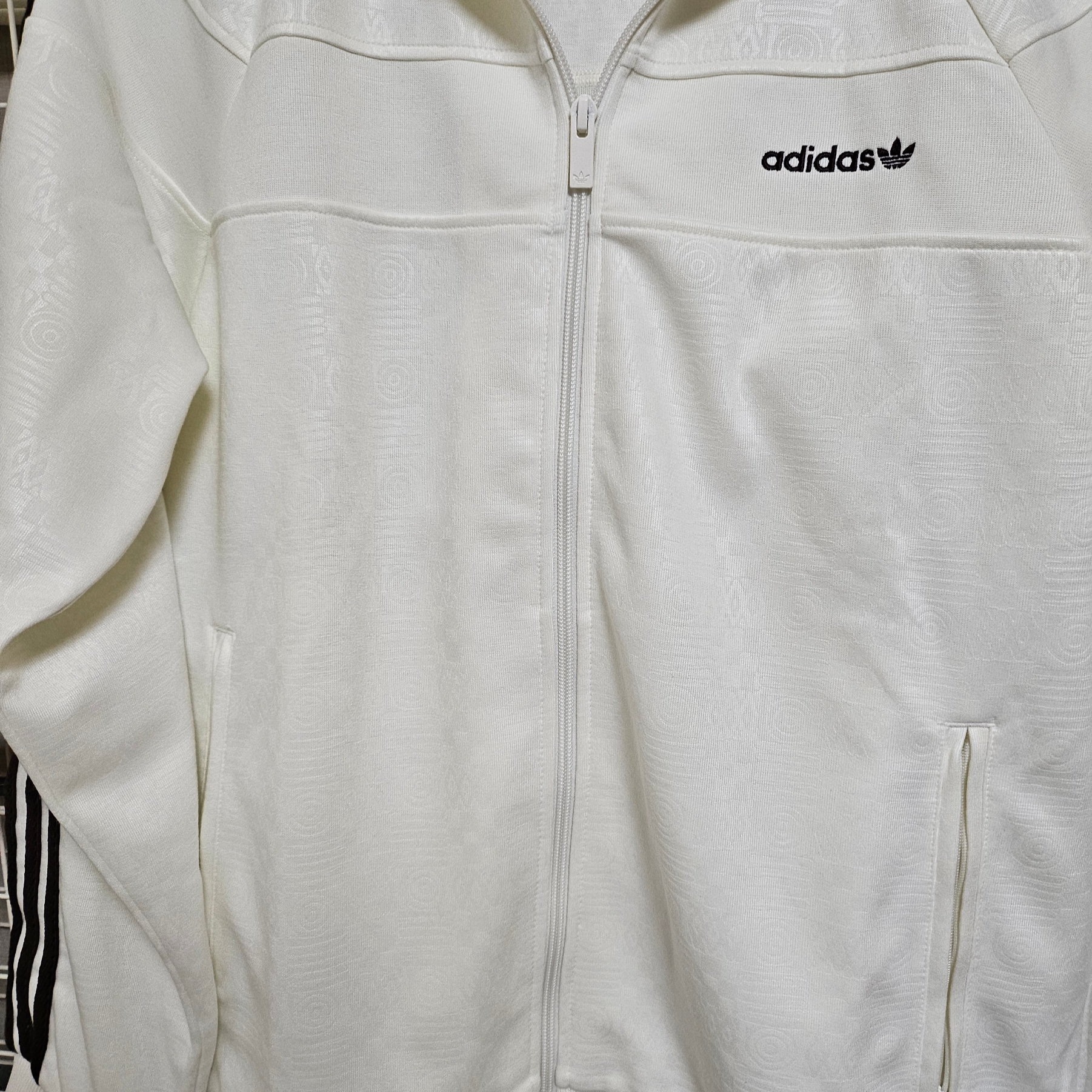 Adidas 80s Premium Embossed 3S Track Top Off White - KR Sizing 착용 스타일
