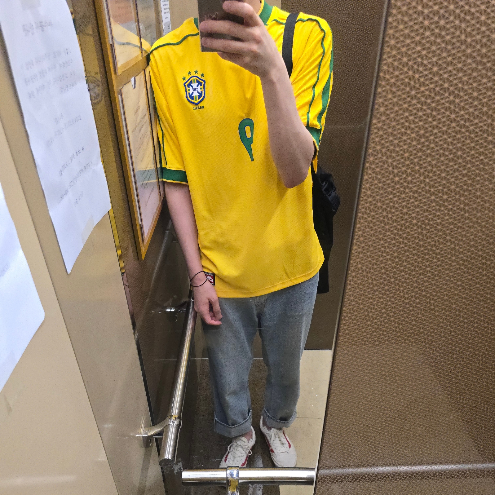 Nike Brazil 1998 Reissue Soccer Replica Jersey Varsity Maize Ronaldo (Marking Ver.) 착용 스타일