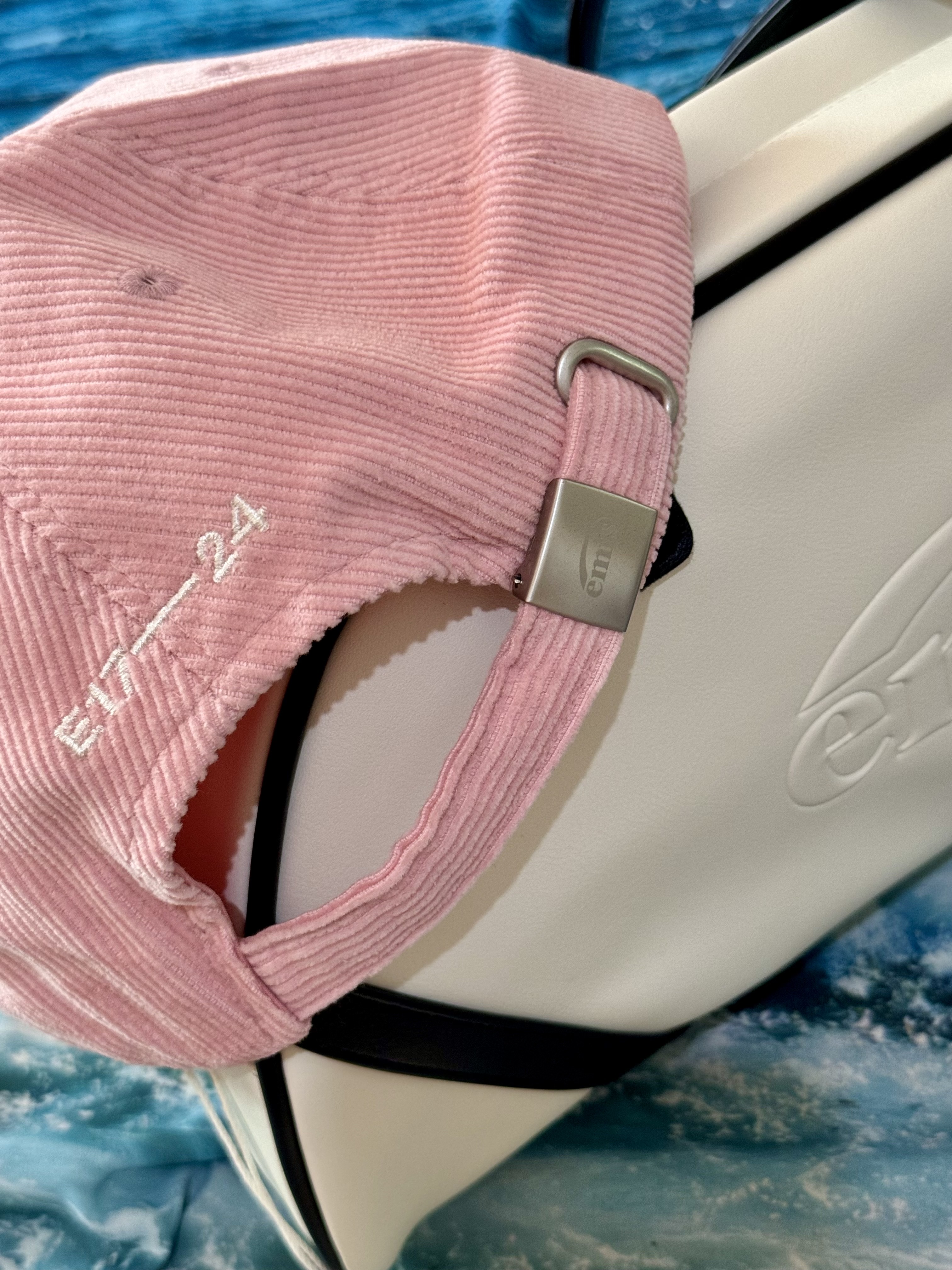 Emis Corduroy Two Tone Ball Cap Light Pink, Emis Wide Vintage Tote Bag Ivory 착용 스타일 - 4