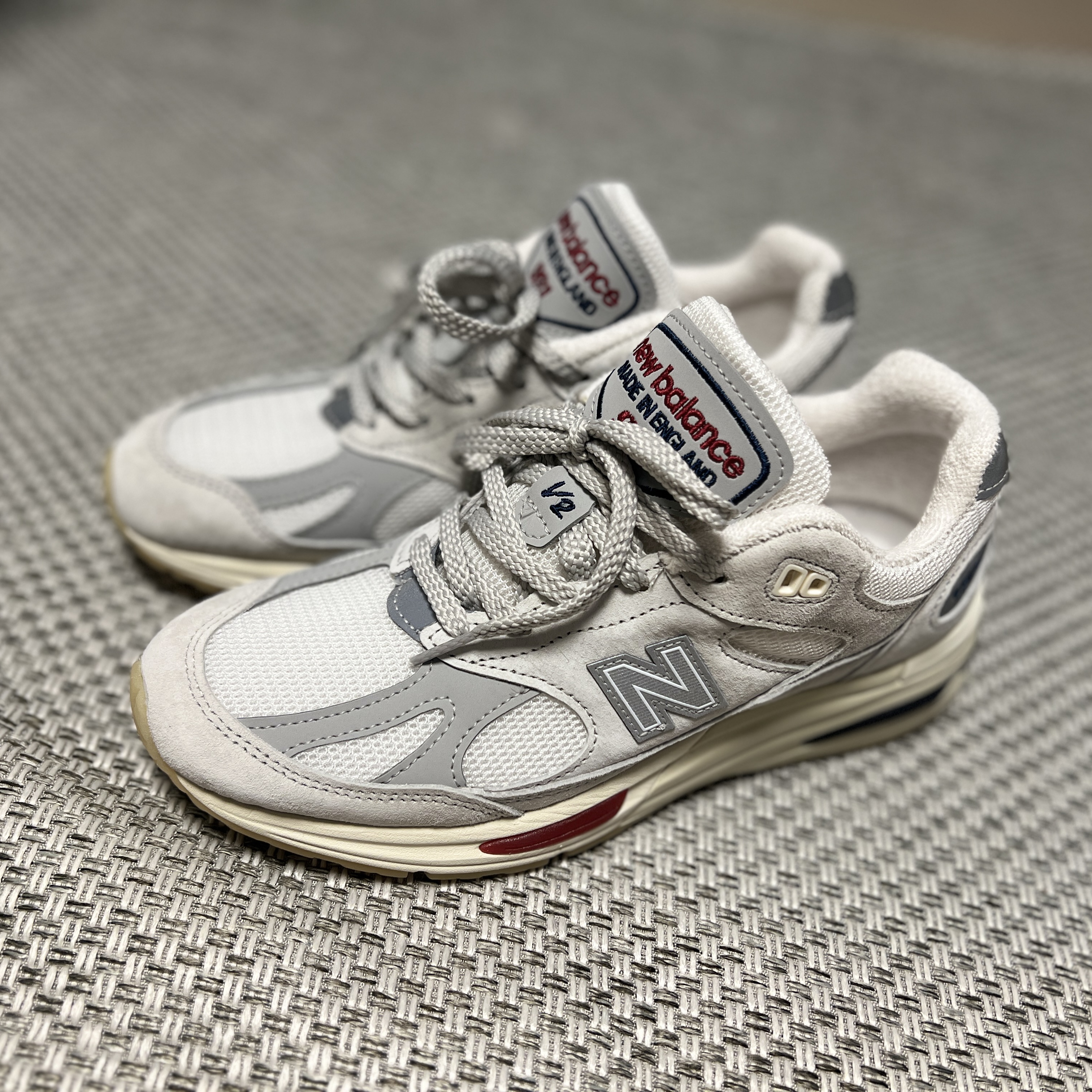 New Balance 991v2 Made in UK Off White Blanc De Blanc 착용 스타일 - 1