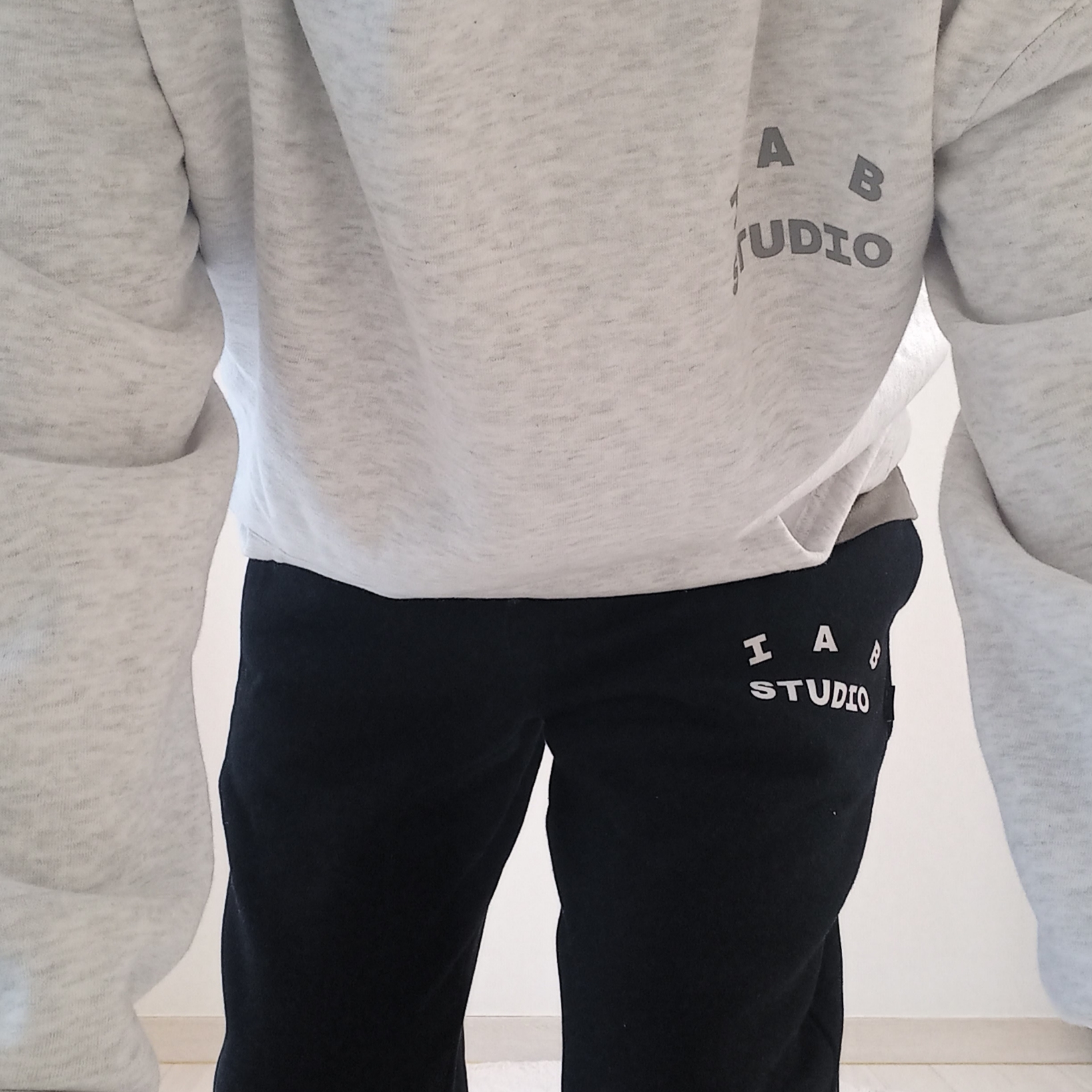 IAB Studio Hoodie Light Gray, IAB Studio Sweatpants Black White - 23SS 착용 스타일 - 7