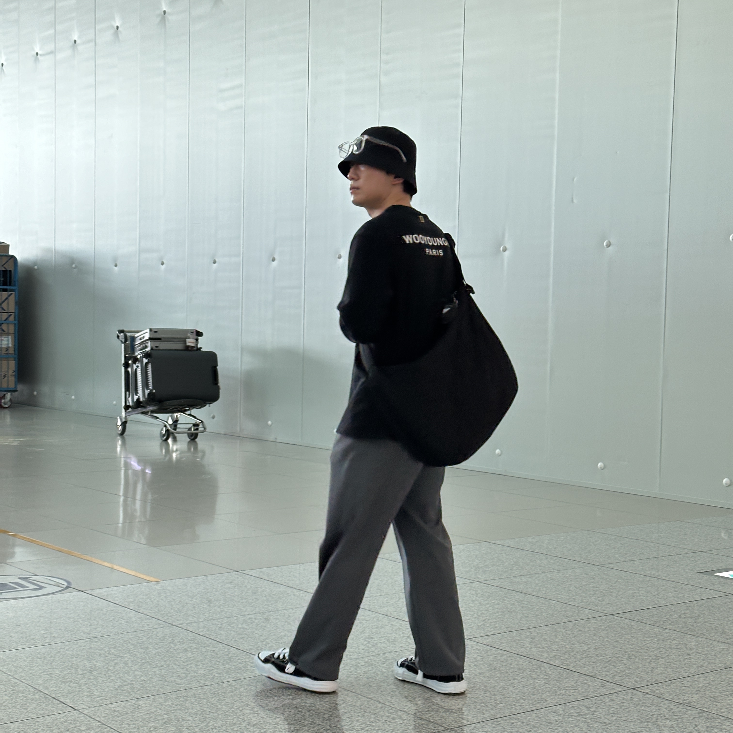 Prada Re-Nylon Bucket Hat Black, Wooyoungmi Cotton Back Logo Long Sleeve T-Shirt Black - 23FW 착용 스타일