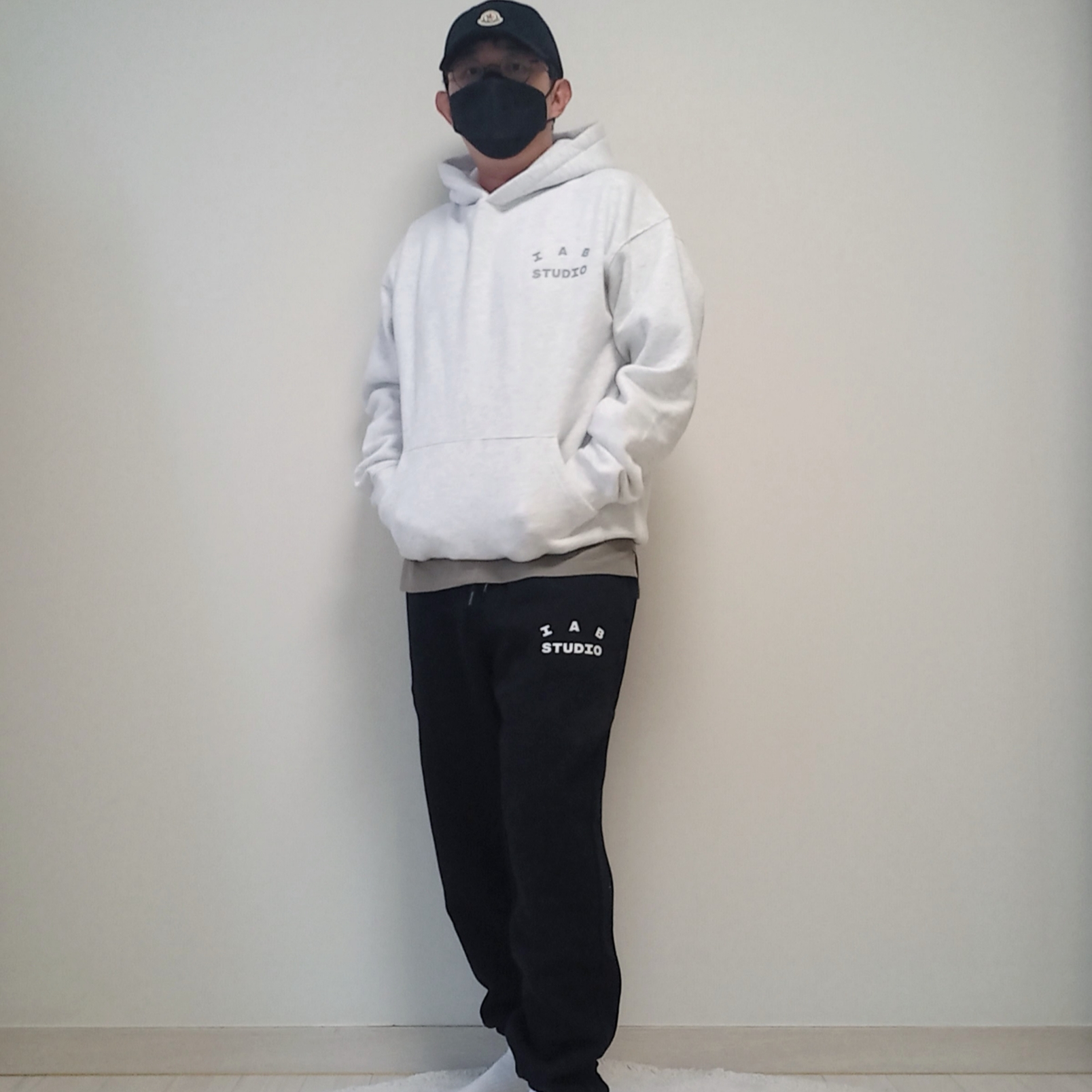 IAB Studio Hoodie Light Gray, IAB Studio Sweatpants Black White - 23SS 착용 스타일 - 2