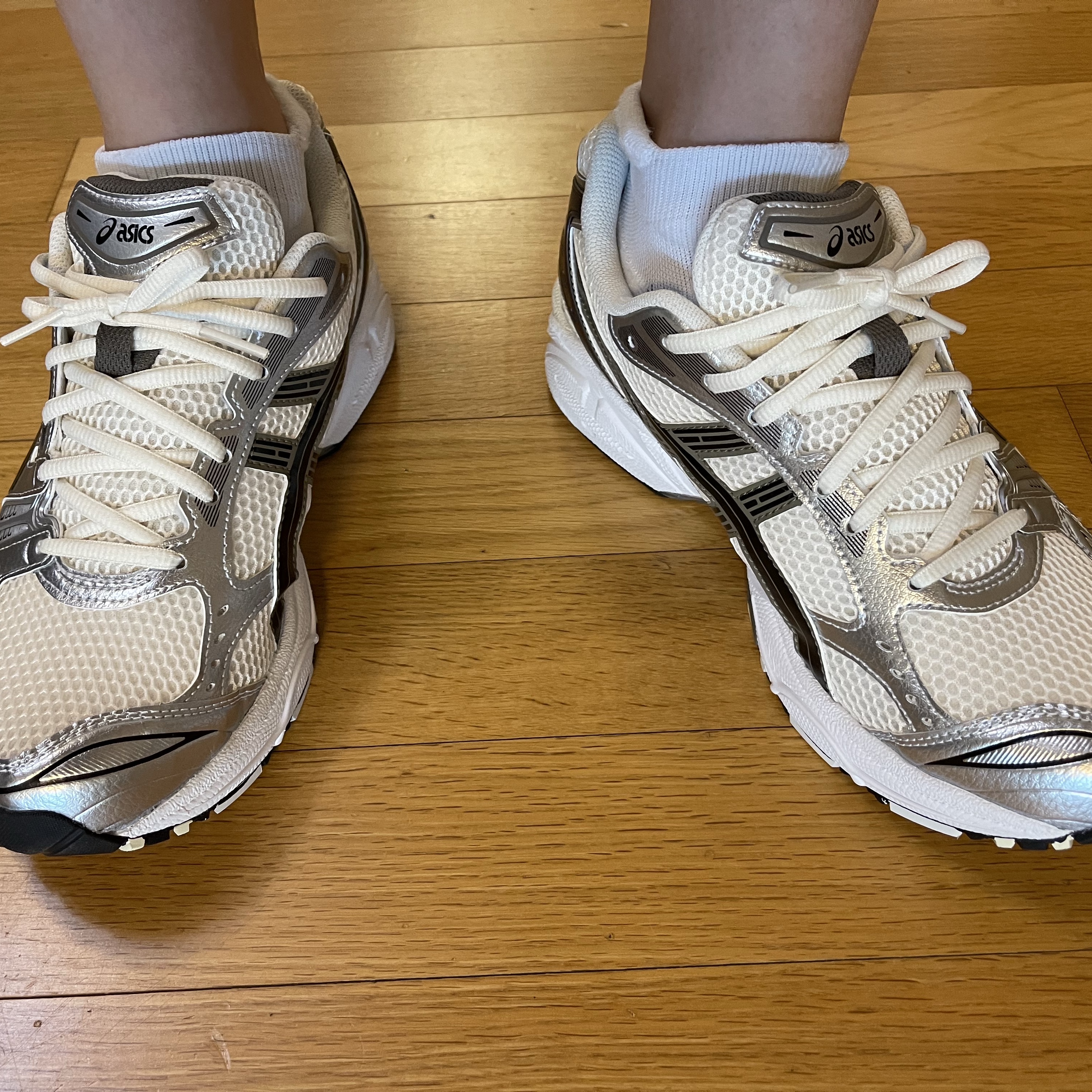 Asics Gel-Kayano 14 Cream Black 착용 스타일 - 2