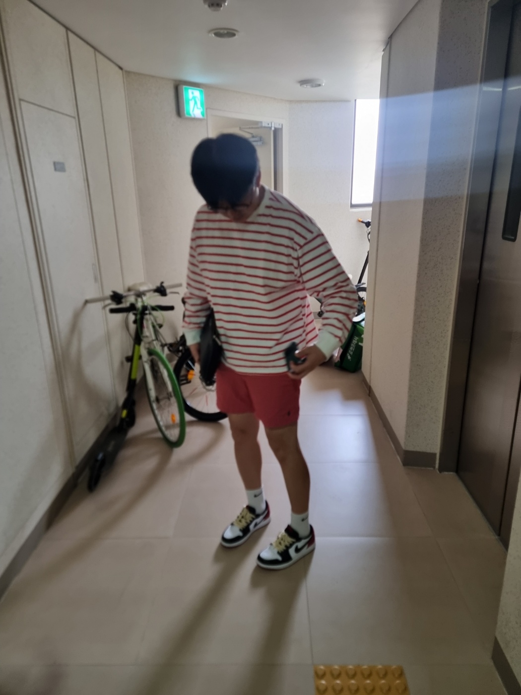 Jordan 1 Retro Low OG Black Toe 착용 스타일 - 1