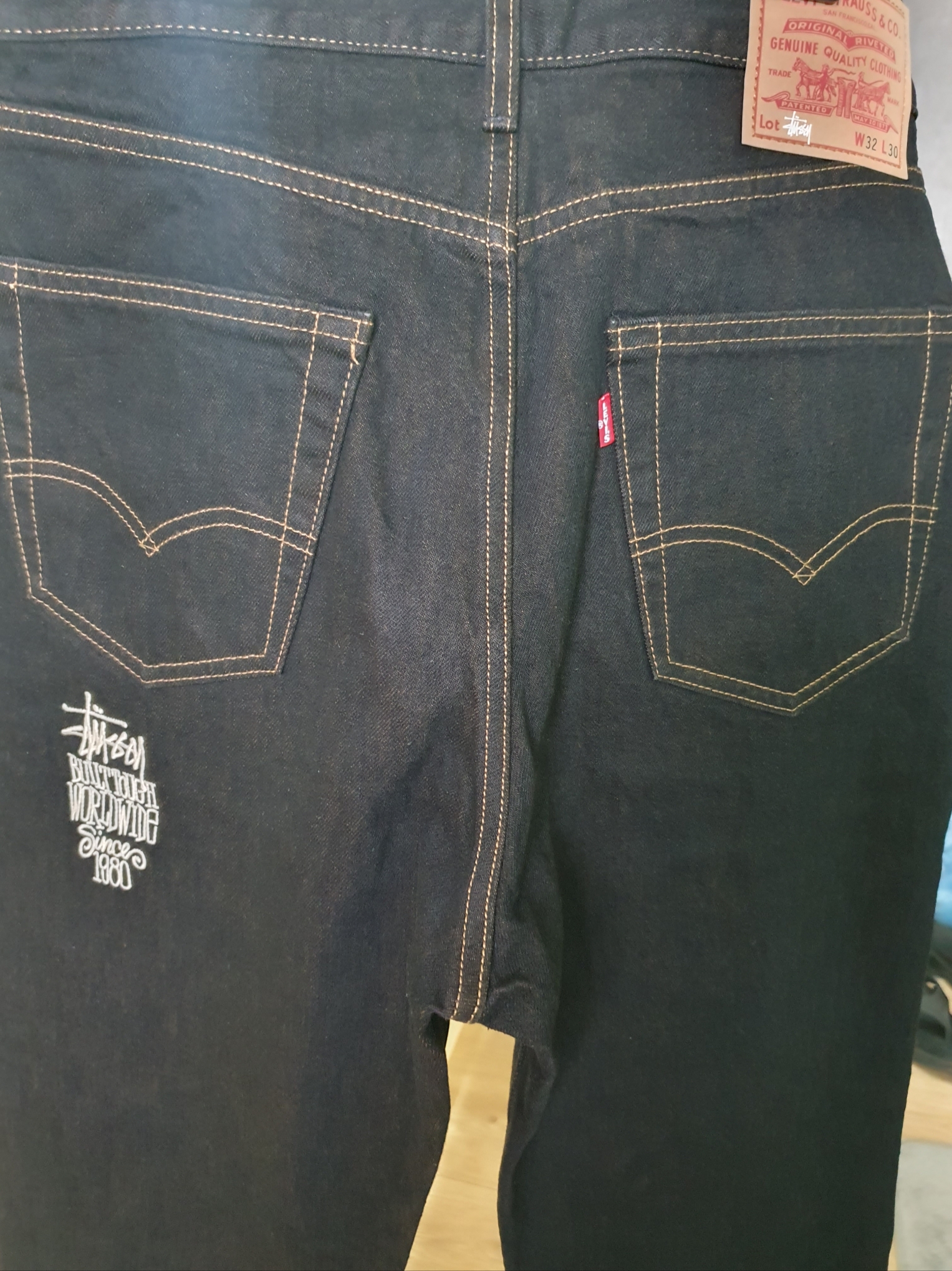 Stussy x Levi's Crispy Rinse 568 Jean Black 착용 스타일