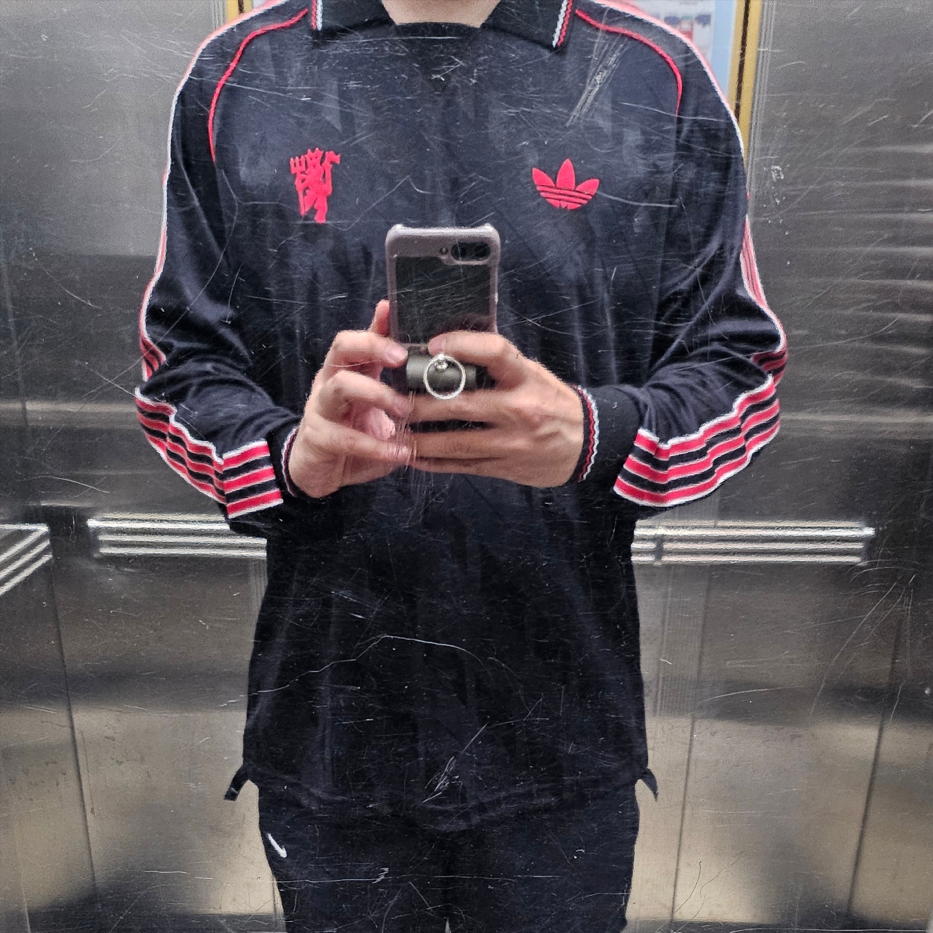Adidas Manchester United LFSTLR Jersey Black - KR Sizing, Nike NRG Solo Swoosh Woven Track Pants Black White - Asia 착용 스타일