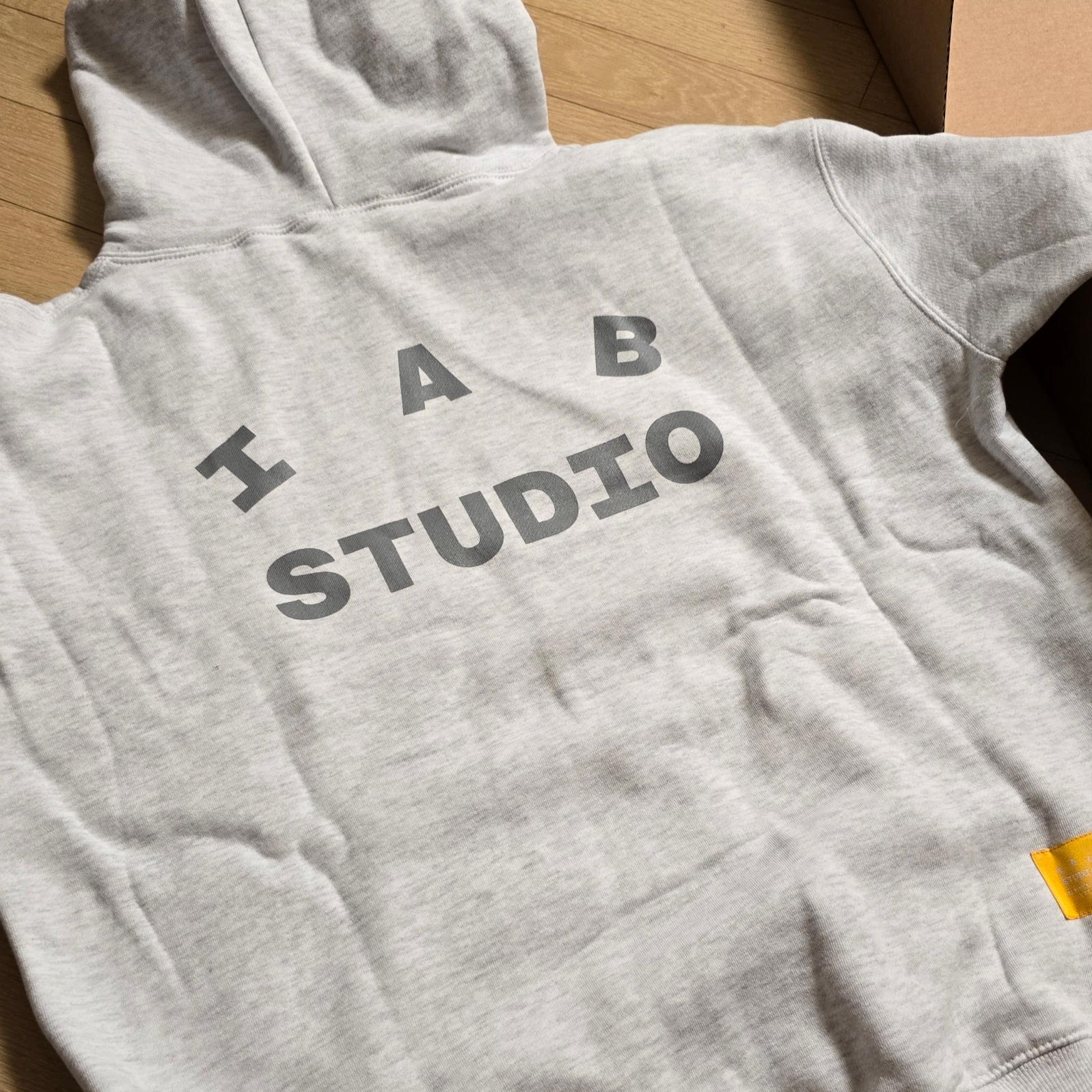 IAB Studio Hoodie Light Gray 착용 스타일 - 3