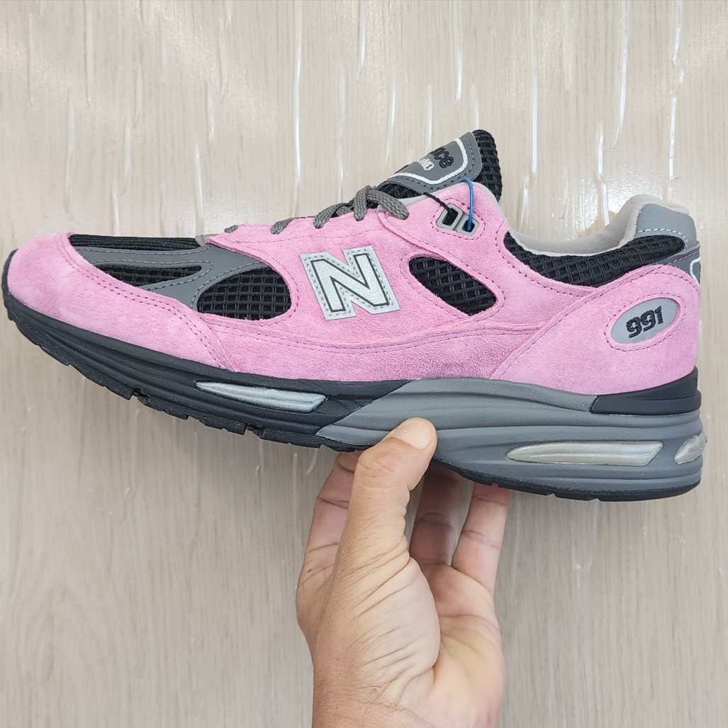 New Balance 991v2 Made in UK Black Pink 착용 스타일