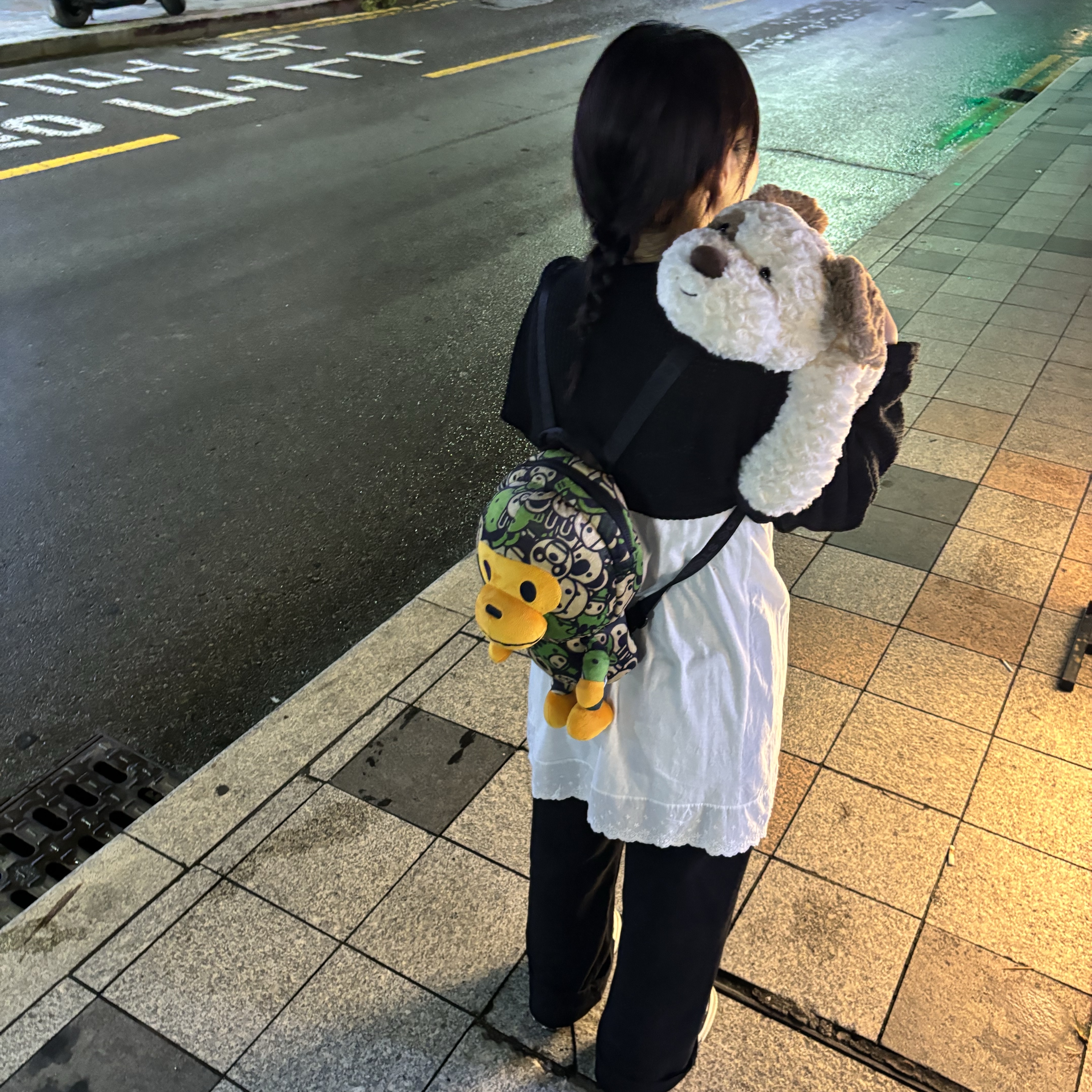 BAPE Baby Milo Plush Backpack Green 착용 스타일
