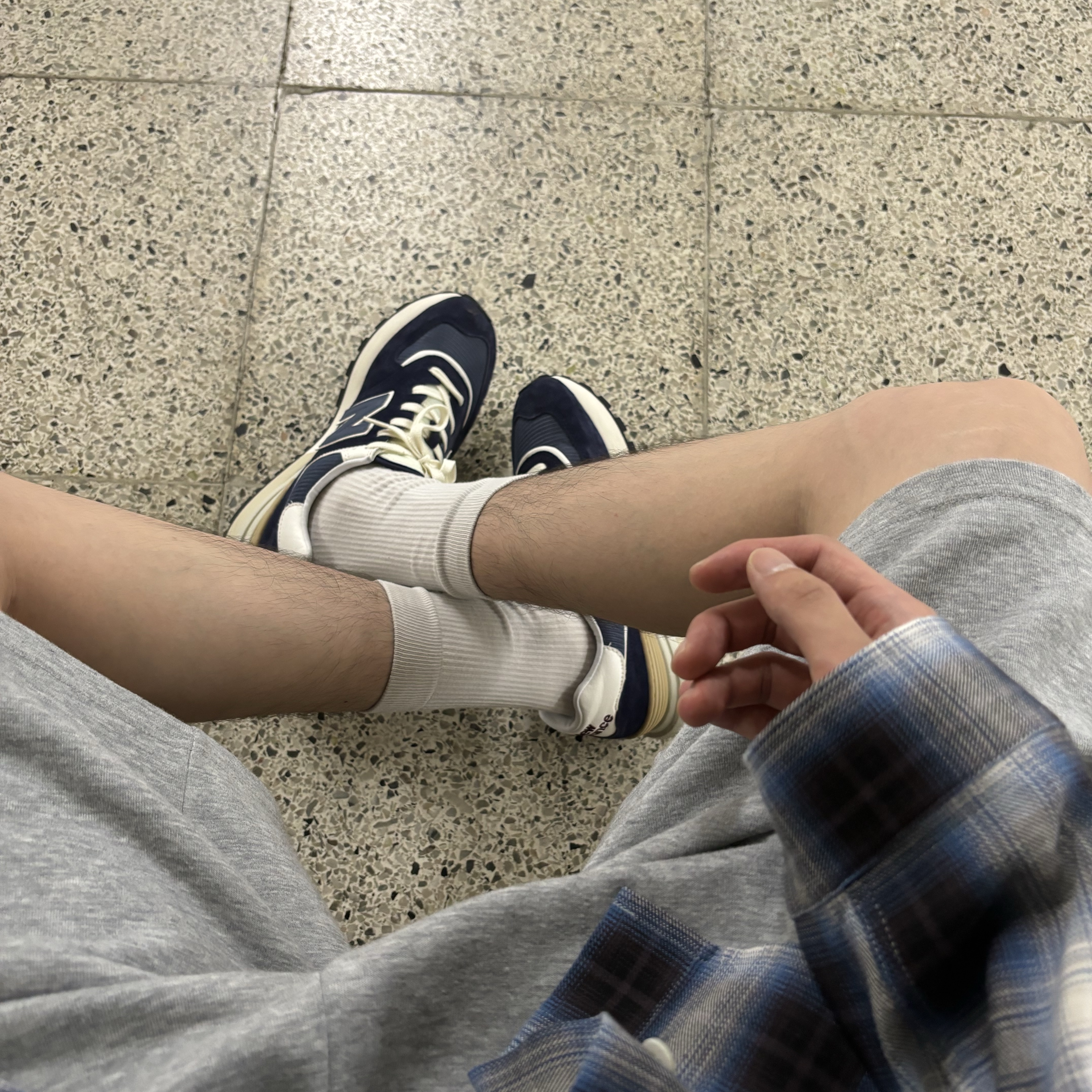 New Balance 574 Legacy Navy 착용 스타일