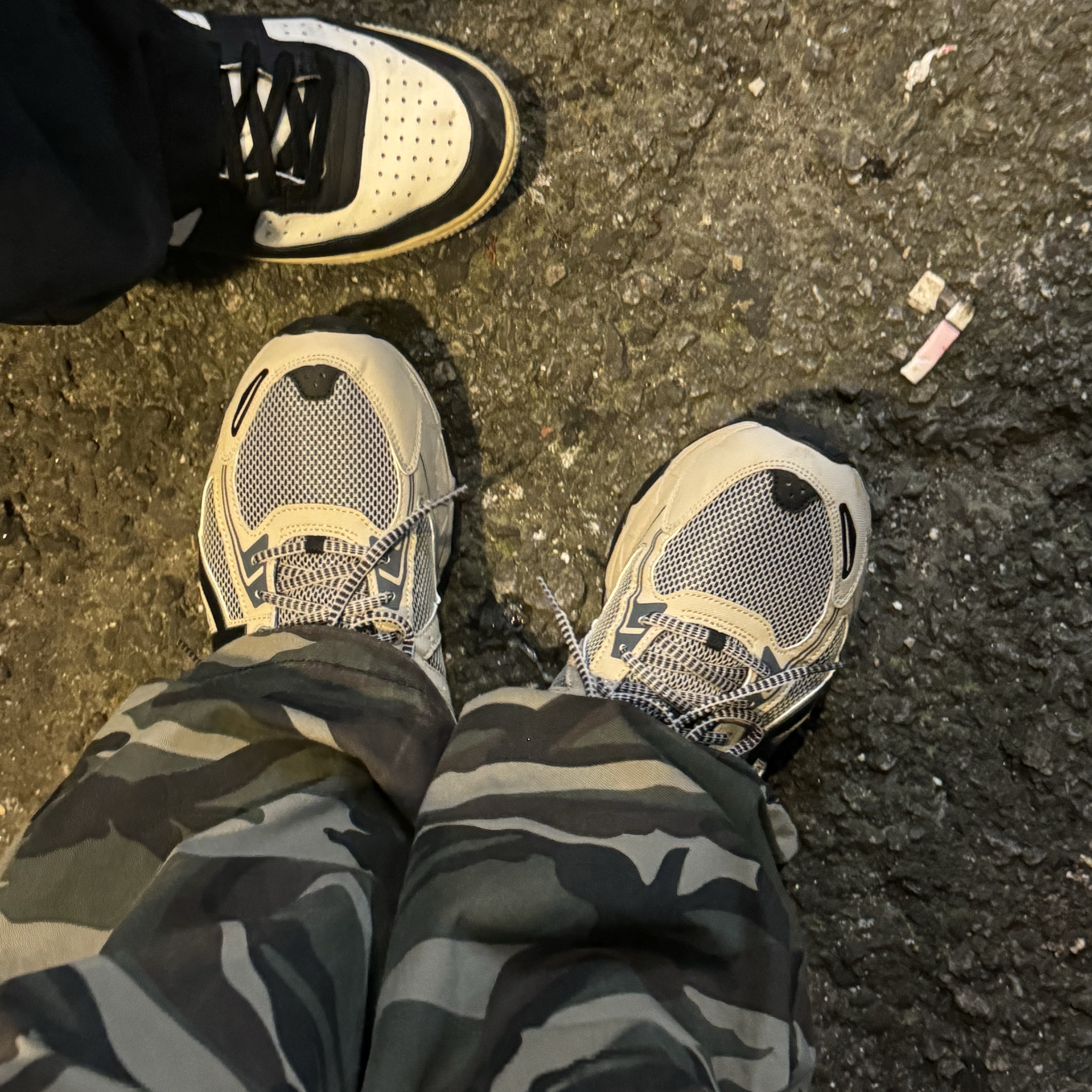 Asics Gel-Venture 6 Feather Grey Black 착용 스타일 - 2