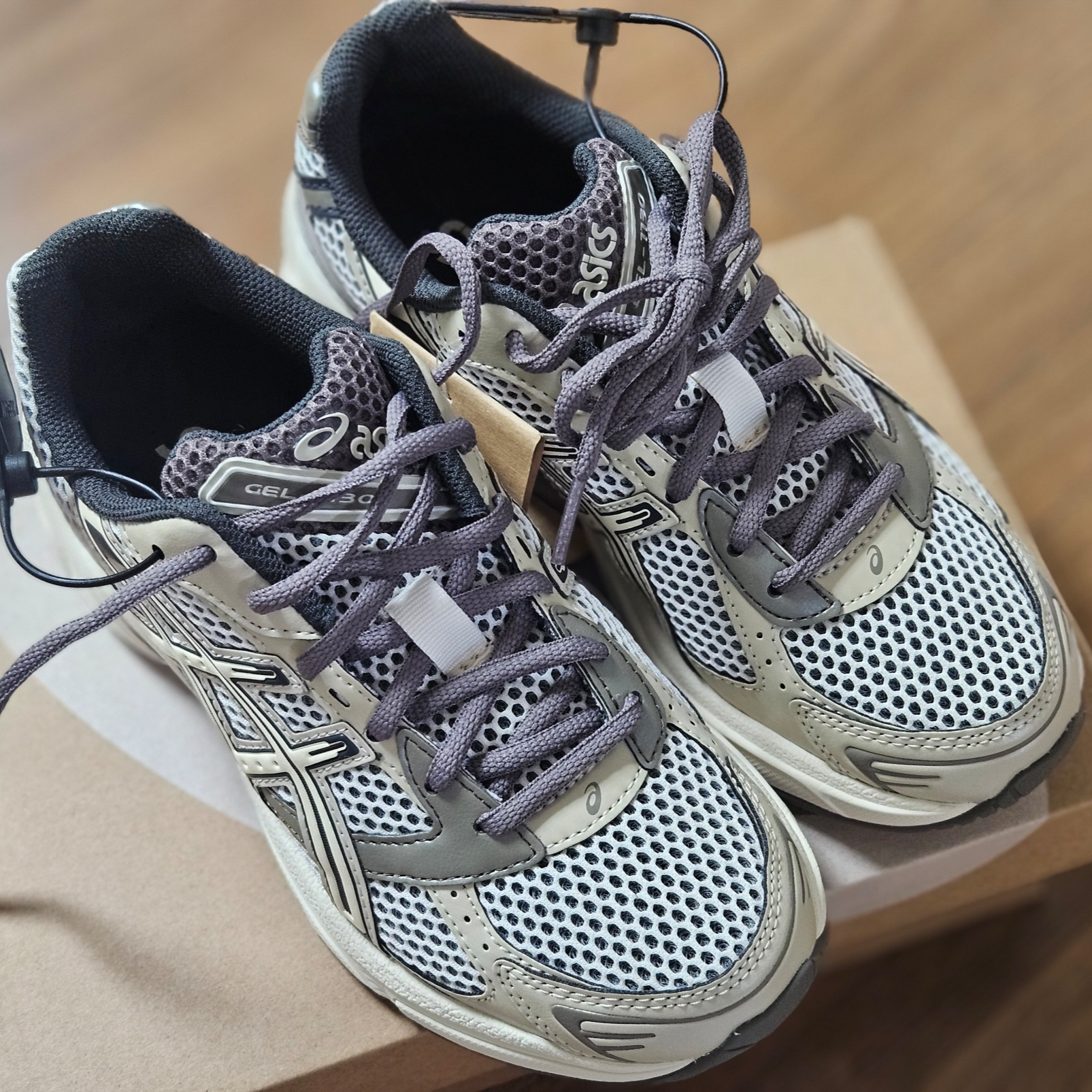 Asics Gel-1130 Birch Dark Taupe - Korea Exclusive 착용 스타일 - 1