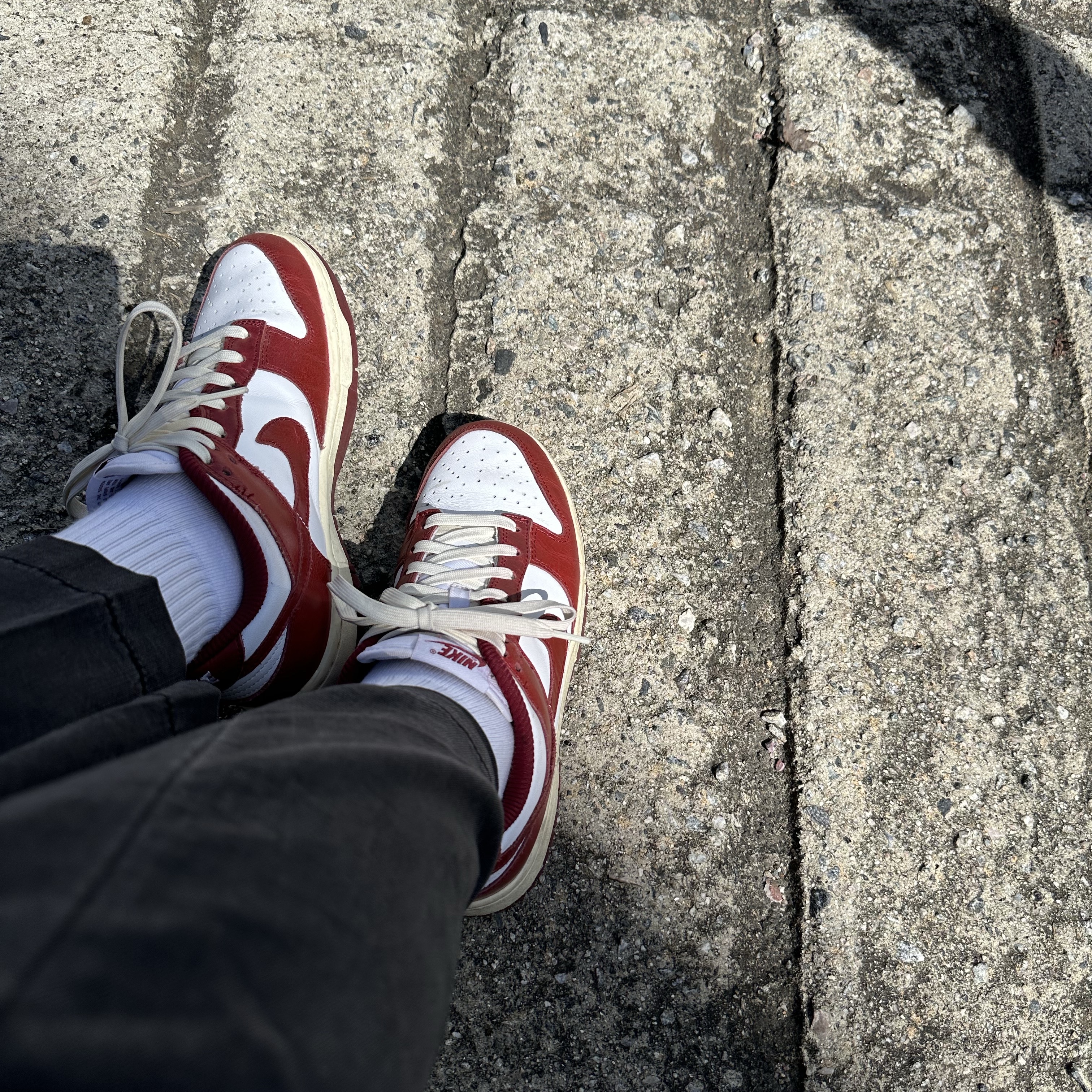 (W) Nike Dunk Low Retro PRM Team Red and White 착용 스타일 - 1
