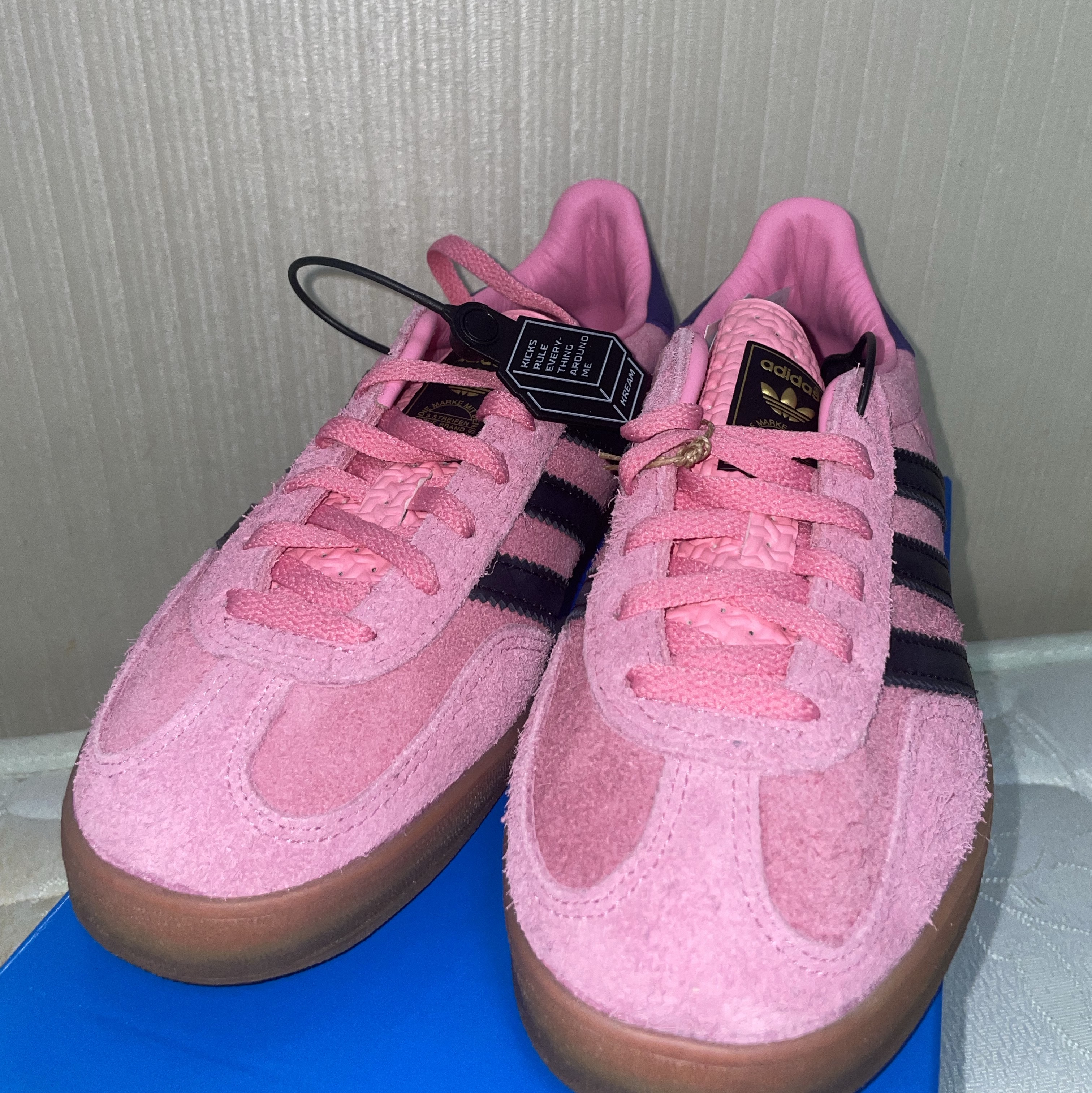 (W) Adidas Gazelle Indoor Bliss Pink 착용 스타일
