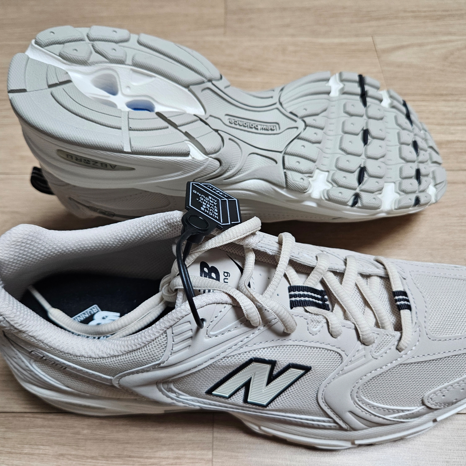 New Balance 530 Ivory 착용 스타일 - 2