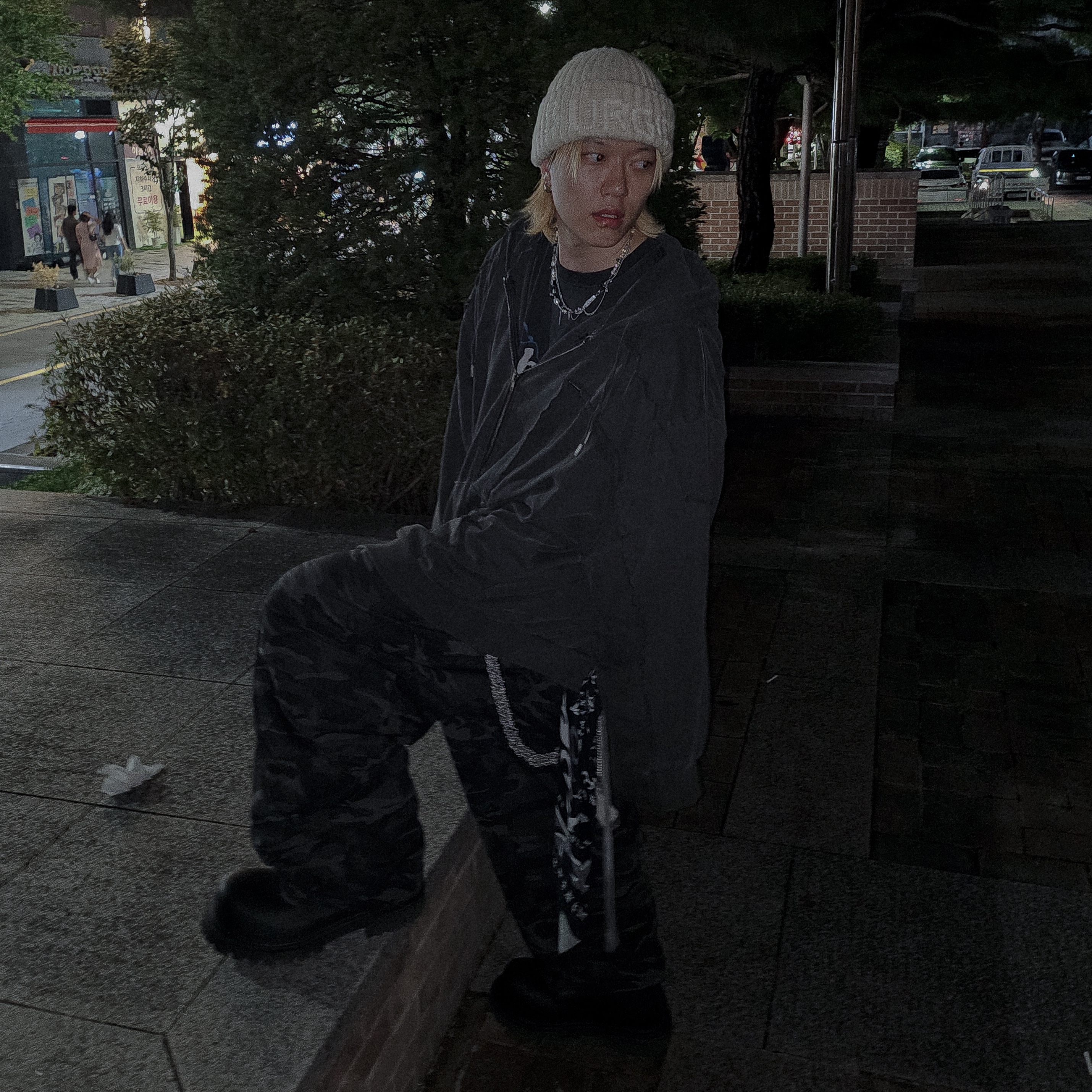 Surgery Hand Stitch Embroidery Logo Beanie Ivory, Undermycar Mu.53 Anti Fxxking Logo Play Big Cargo Rip-Camo Pants Camo Gray 착용 스타일