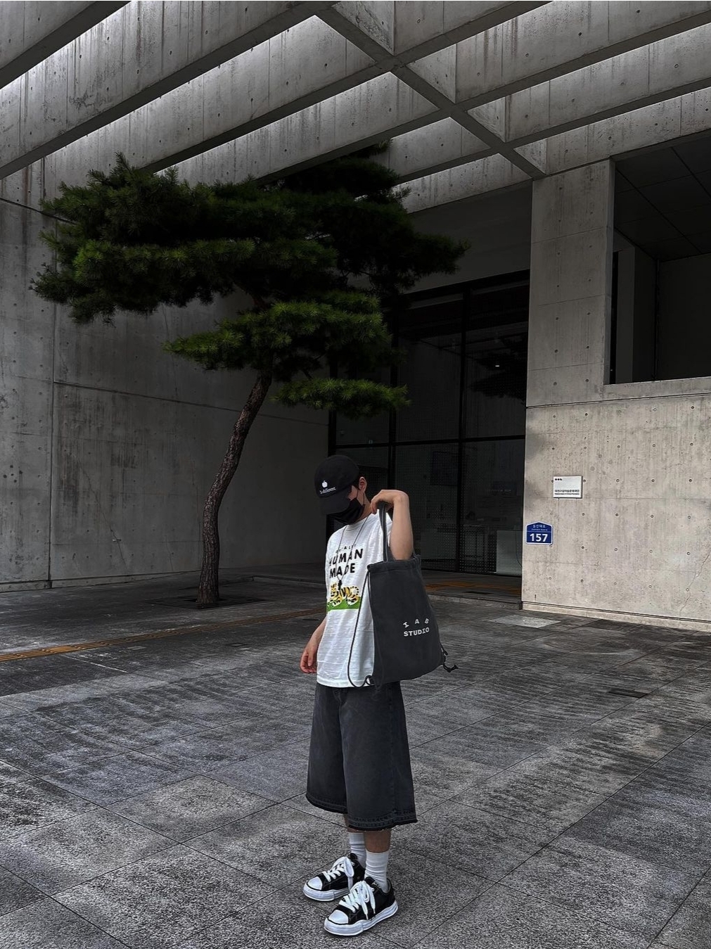 Human Made #2310 T-Shirt White, Maison Mihara Yasuhiro Peterson OG Sole Broken Low-top Sneakers Black 착용 스타일 - 6