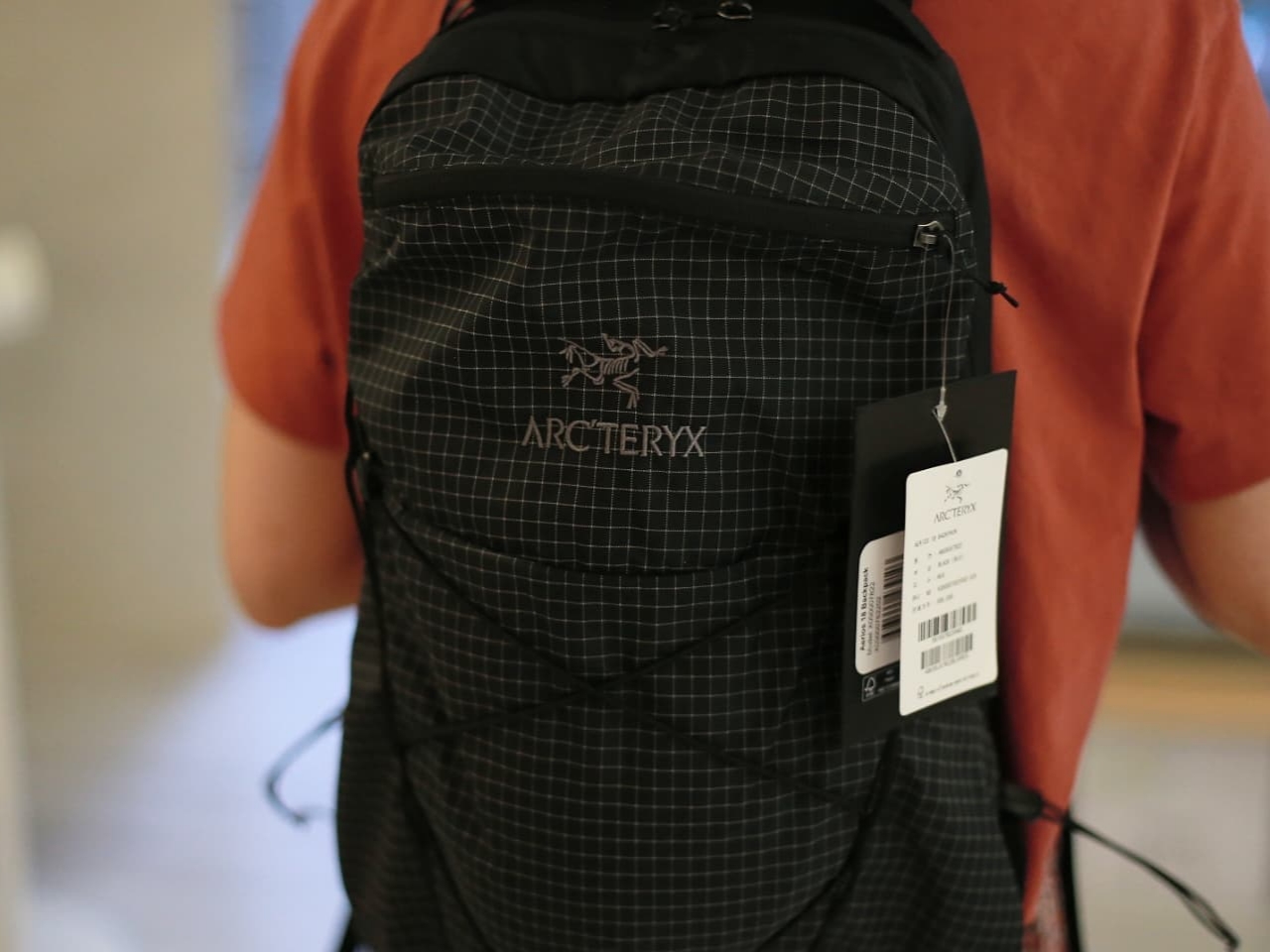 Arc'teryx Aerios 18 Backpack Black, Arc'teryx Aerios 18 Backpack Chloris Forage 착용 스타일 - 1