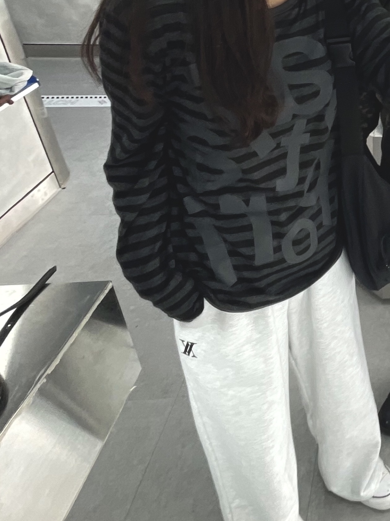[KREAM 단독] Safarispot Ticketing Stripe Border Tee Black 착용 스타일