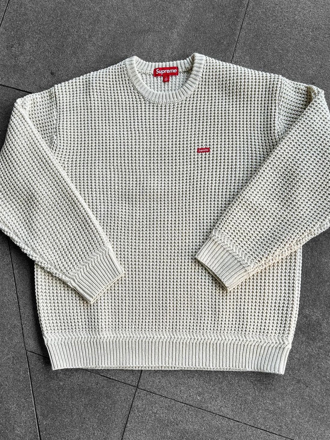 Supreme Waffle Small Box Sweater  White - 24FW 착용 스타일 - 4