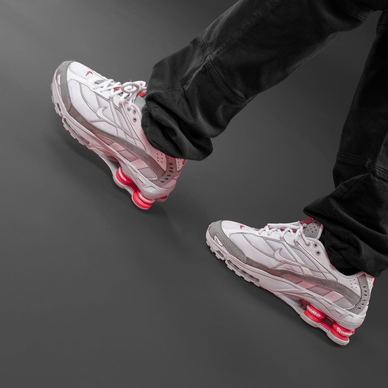Nike x Supreme Shox Ride 2 SP White, Nike x Supreme Shox Ride 2 SP Red 착용 스타일 - 6