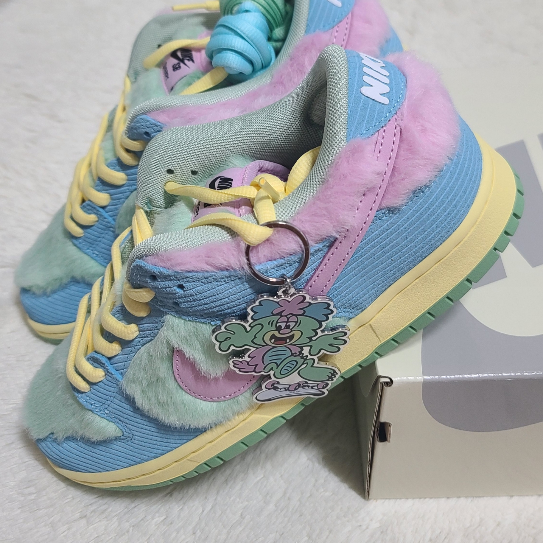 Nike x Verdy SB Dunk Low Pro Blue Gaze and Enamel Green 착용 스타일 - 1