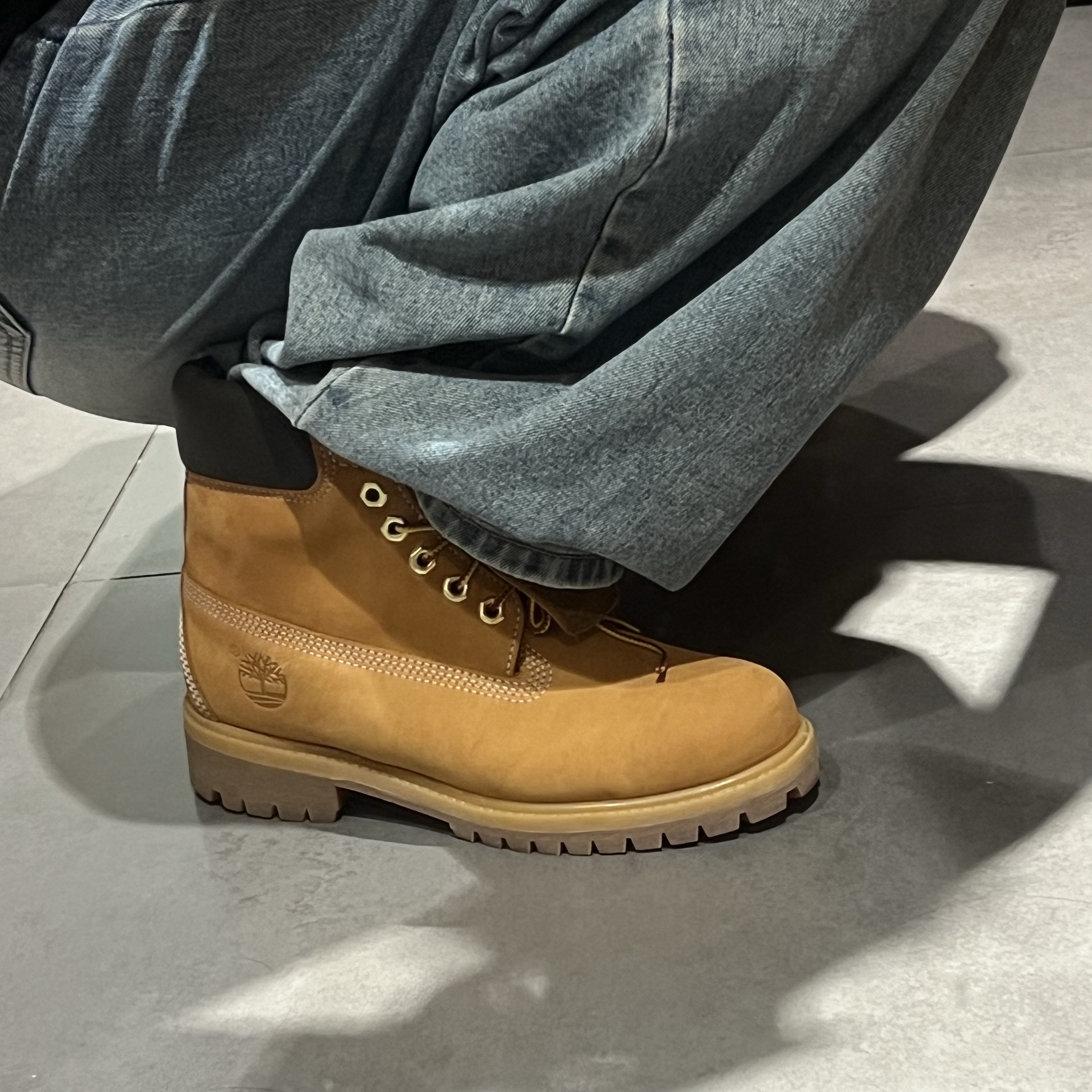 Timberland Premium 6 inch Waterproof Boot Wheat Nubuck - Wide, (W) Timberland 6 Inch Premium Waterproof Boot Wheat Nubuck - Wide 착용 스타일 - 1
