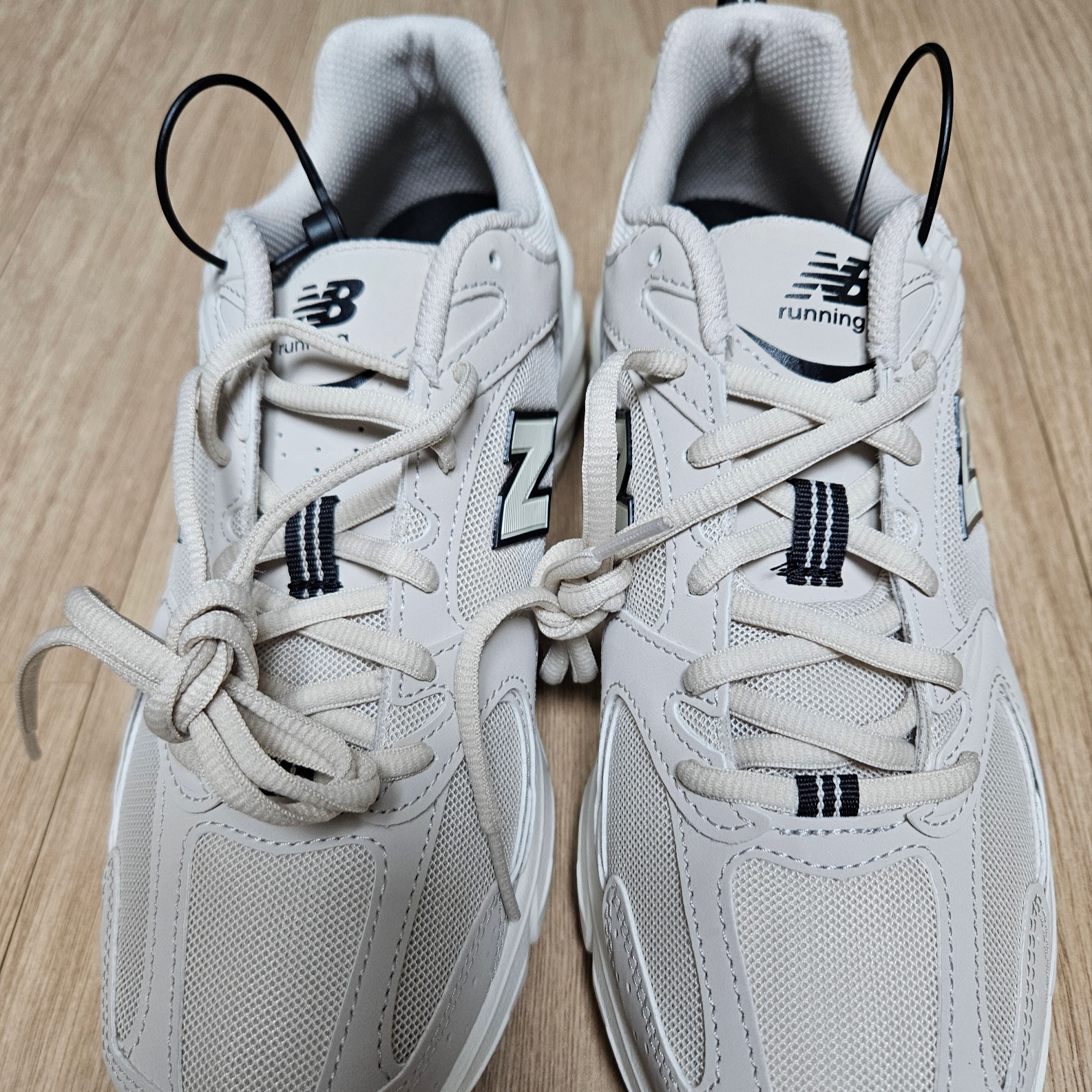 New Balance 530 Ivory 착용 스타일 - 1