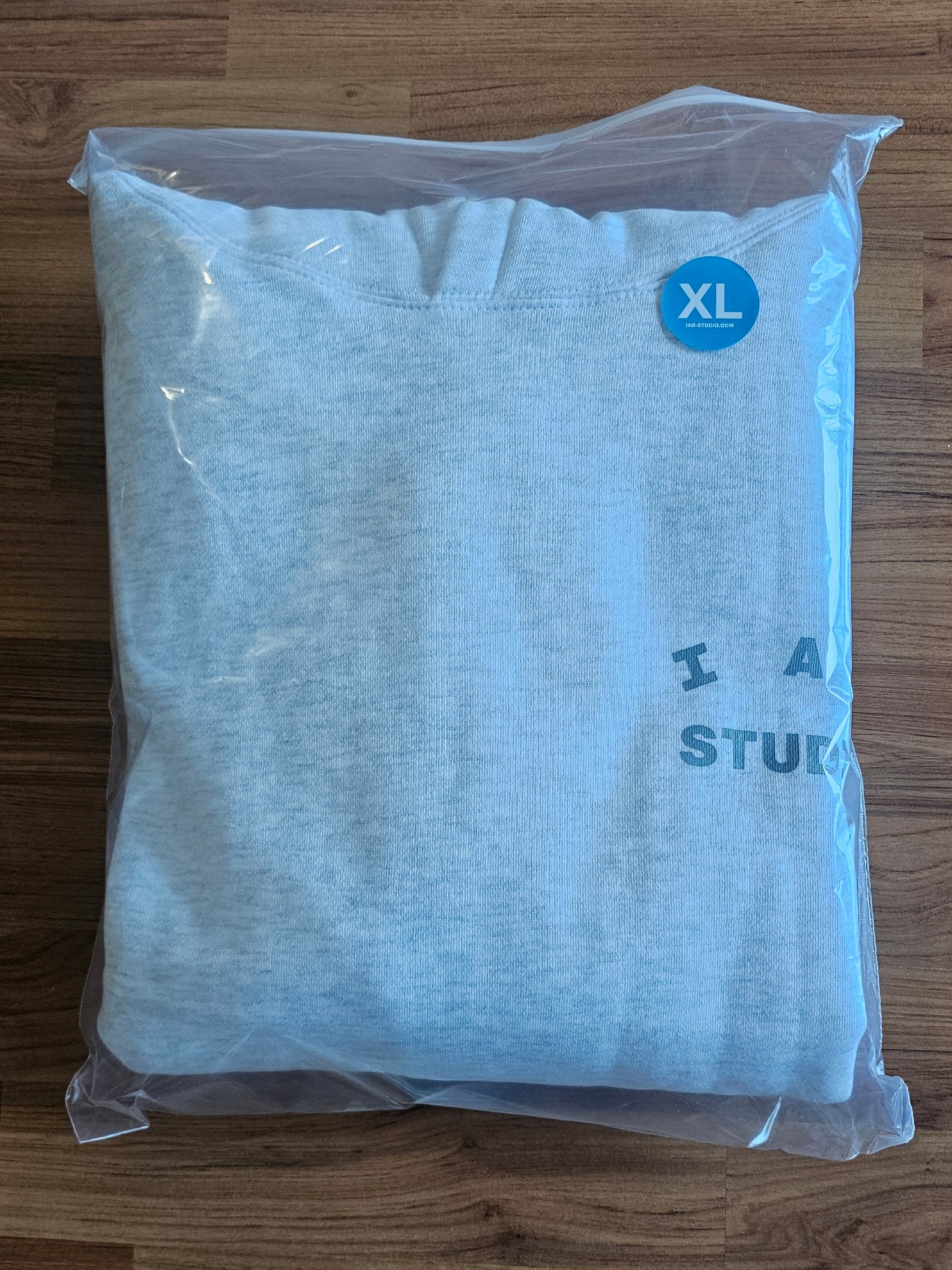 IAB Studio Hoodie Light Gray 착용 스타일 - 1